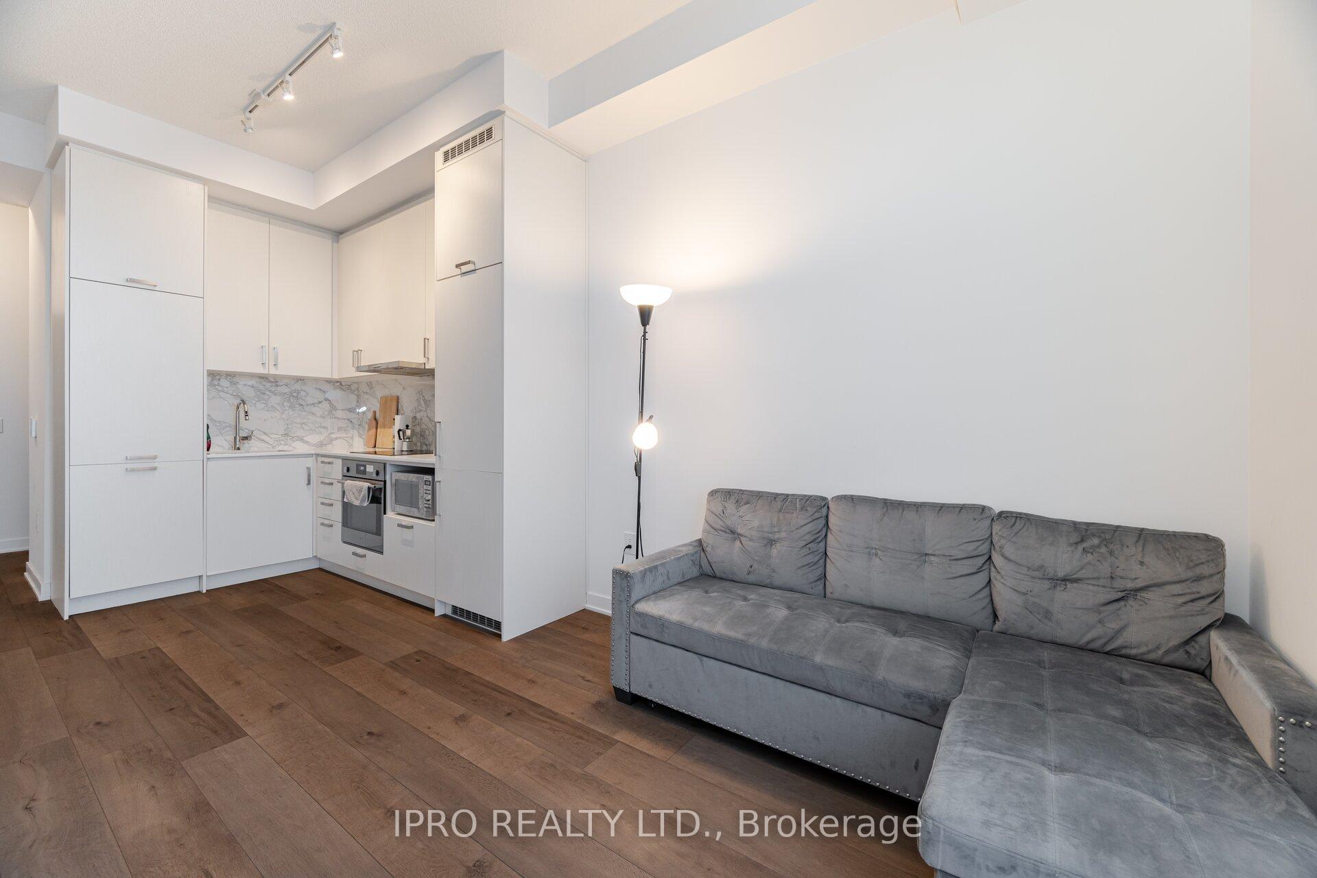 Photo 12 of Unit 911, 60 Honeycrisp Crescent, Vaughan, Vaughan Corporate Centre — HOMEH