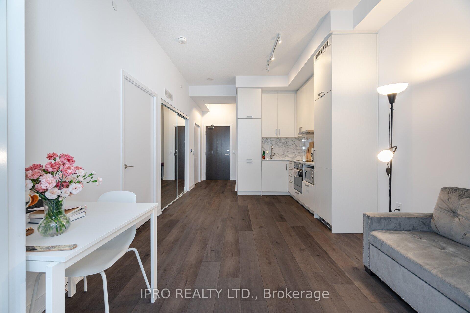 Photo 16 of Unit 911, 60 Honeycrisp Crescent, Vaughan, Vaughan Corporate Centre — HOMEH