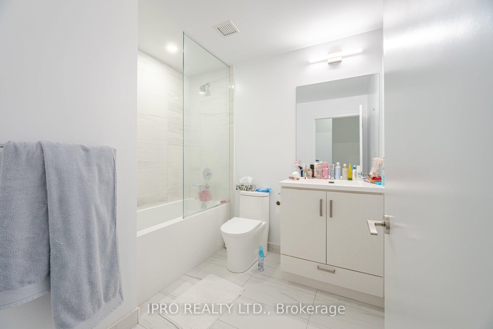 Photo 21 of Unit 911, 60 Honeycrisp Crescent, Vaughan, Vaughan Corporate Centre — HOMEH