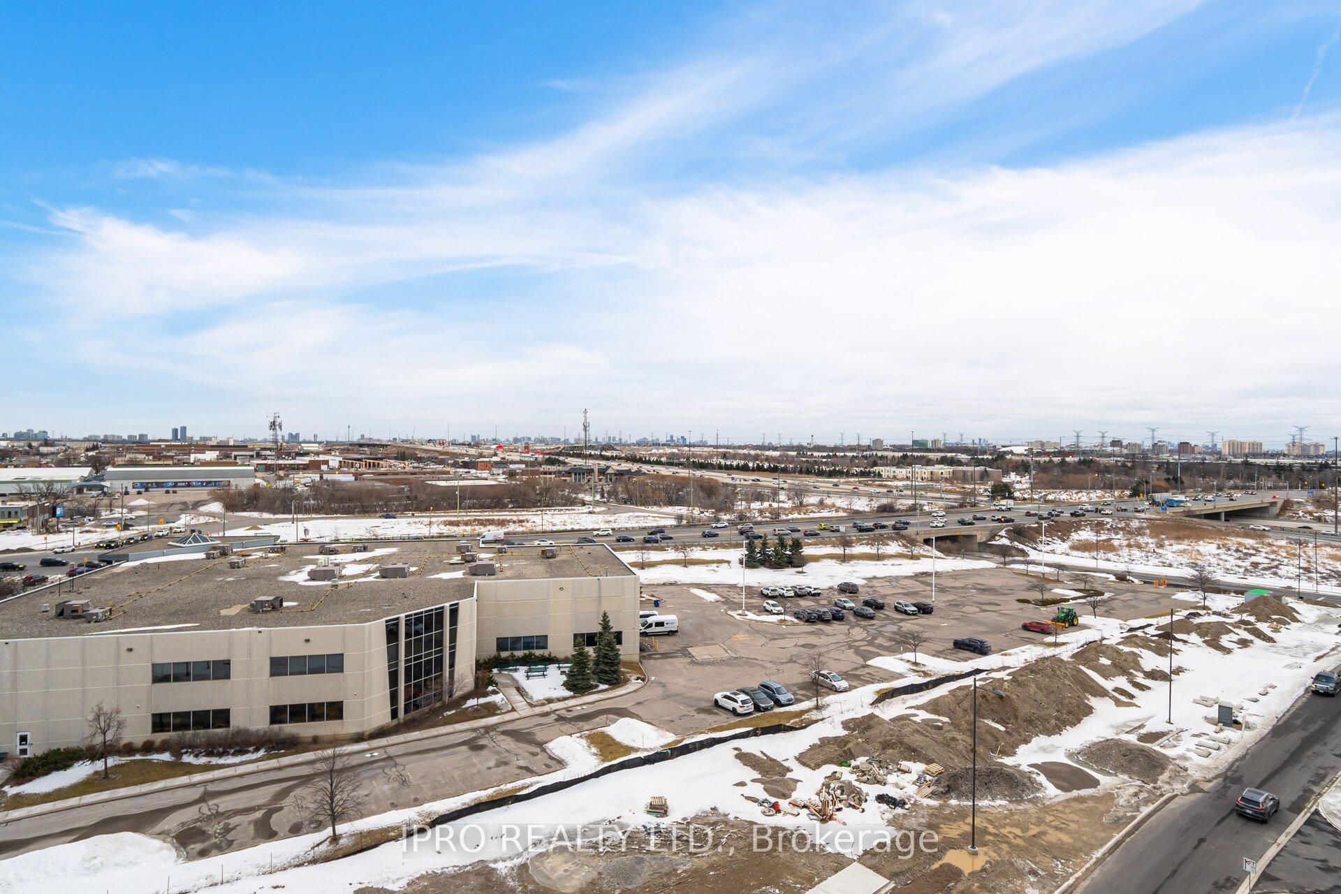 Photo 27 of Unit 911, 60 Honeycrisp Crescent, Vaughan, Vaughan Corporate Centre — HOMEH