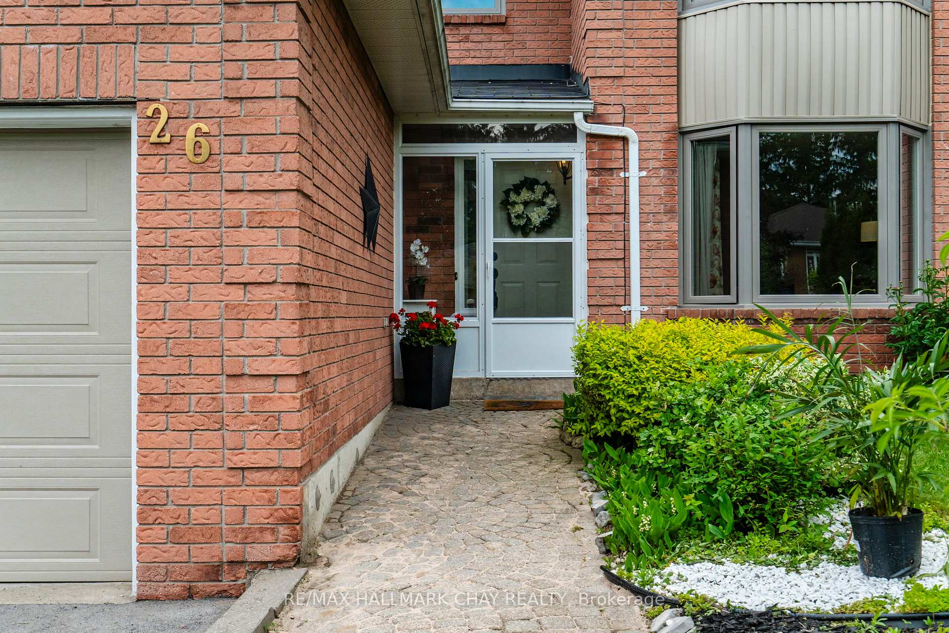 Photo 4 of 26 Kenny Crescent, Barrie, Letitia Heights — HOMEH