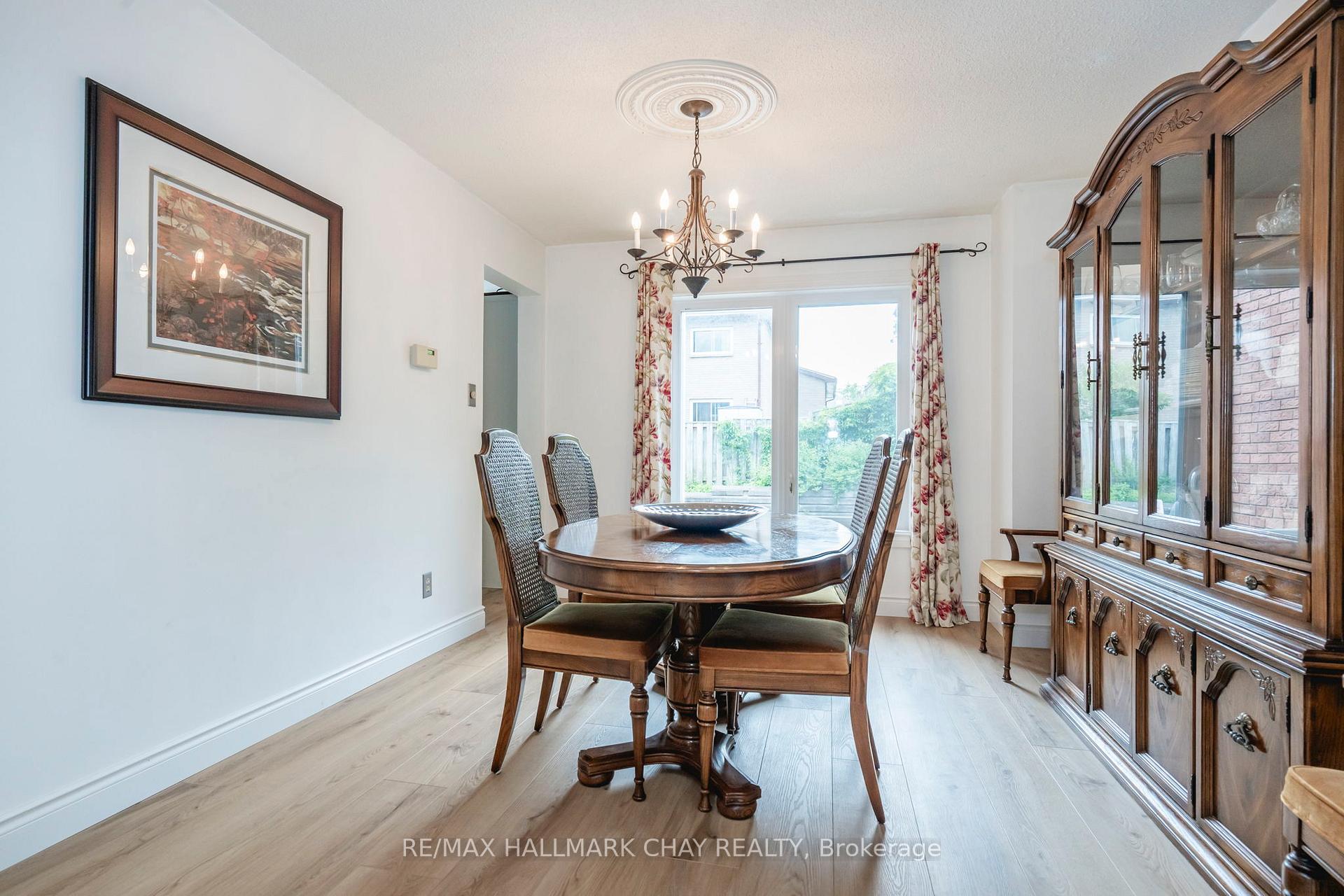 Photo 18 of 26 Kenny Crescent, Barrie, Letitia Heights — HOMEH