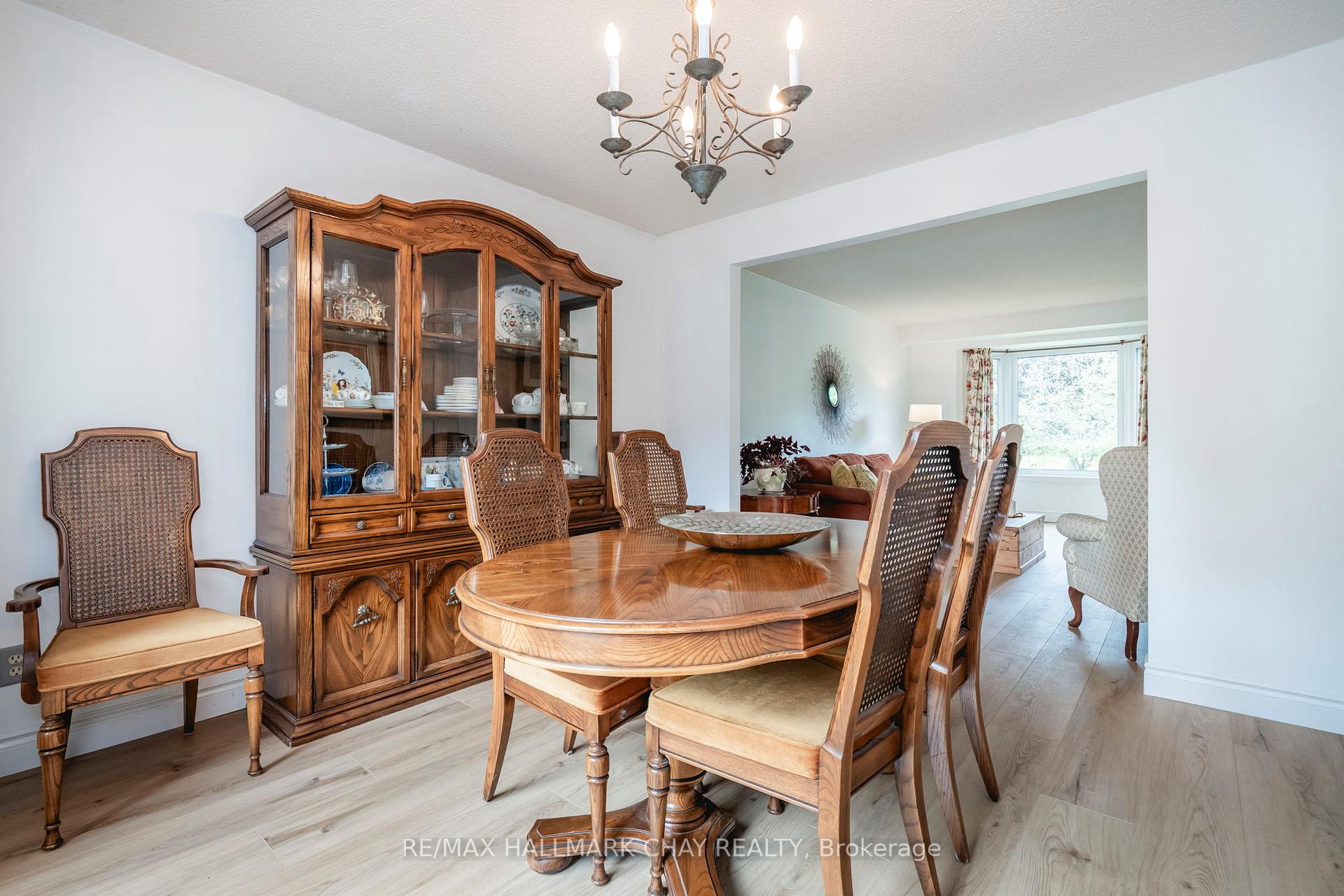 Photo 20 of 26 Kenny Crescent, Barrie, Letitia Heights — HOMEH