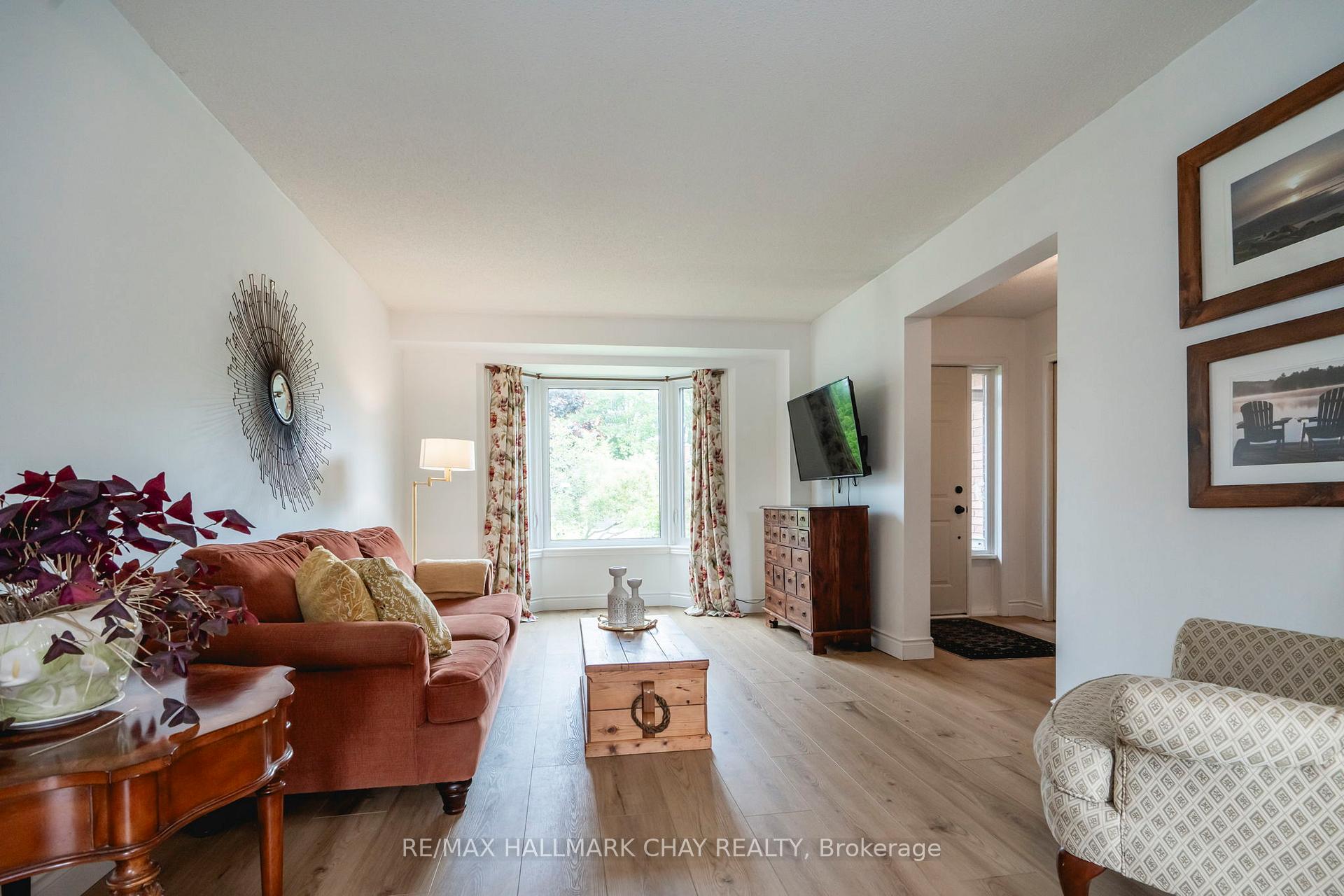 Photo 21 of 26 Kenny Crescent, Barrie, Letitia Heights — HOMEH