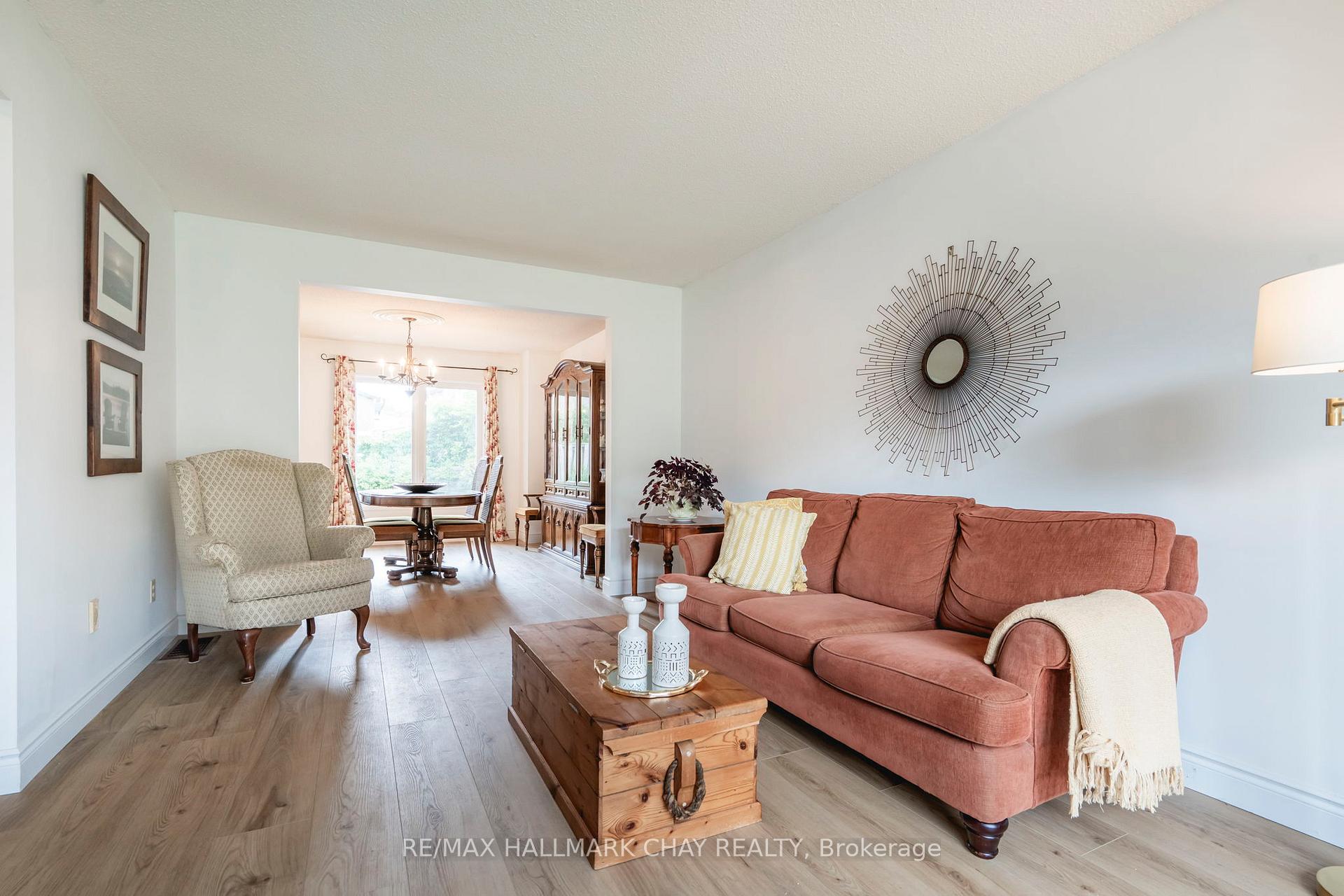 Photo 19 of 26 Kenny Crescent, Barrie, Letitia Heights — HOMEH