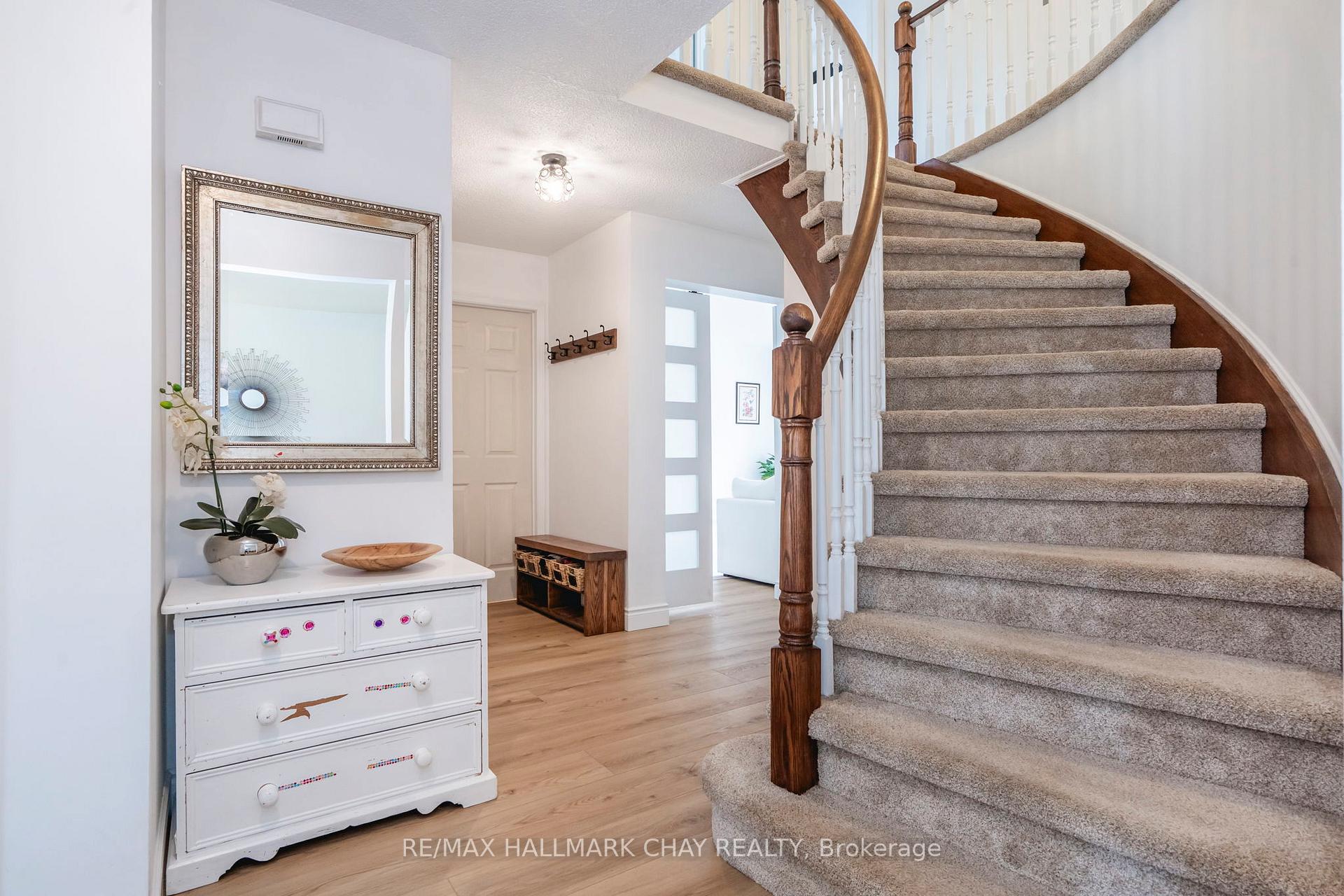 Photo 23 of 26 Kenny Crescent, Barrie, Letitia Heights — HOMEH
