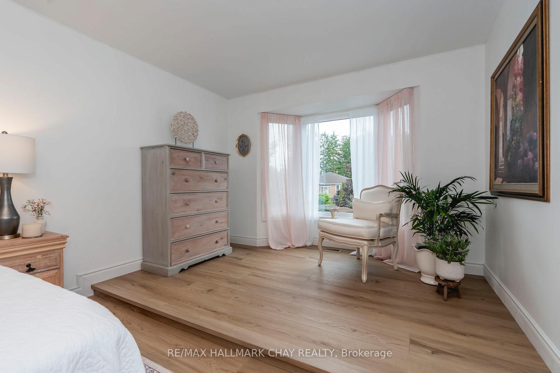 Photo 26 of 26 Kenny Crescent, Barrie, Letitia Heights — HOMEH