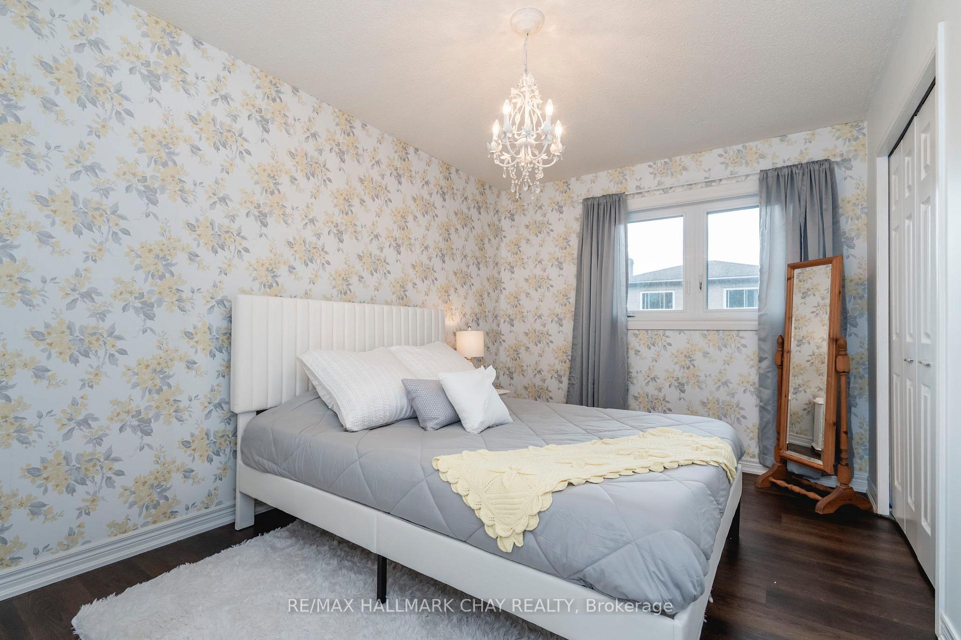Photo 29 of 26 Kenny Crescent, Barrie, Letitia Heights — HOMEH