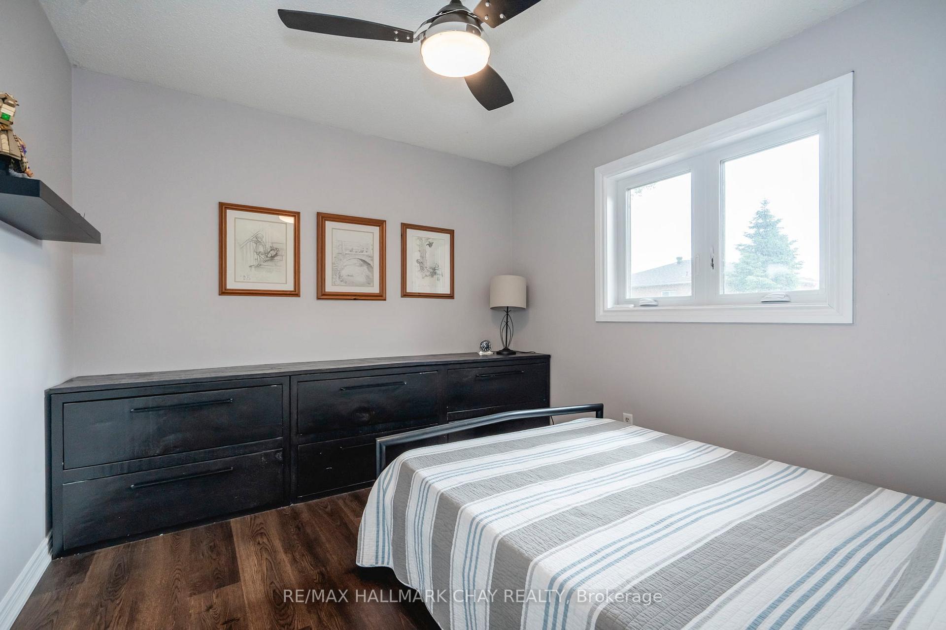 Photo 28 of 26 Kenny Crescent, Barrie, Letitia Heights — HOMEH