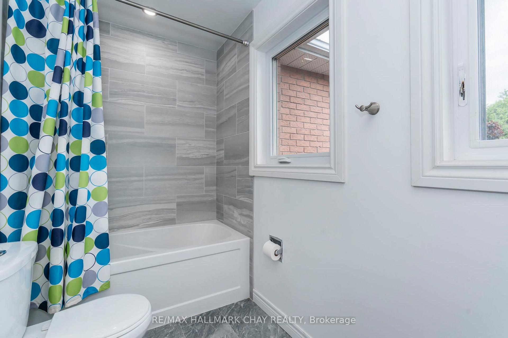 Photo 33 of 26 Kenny Crescent, Barrie, Letitia Heights — HOMEH