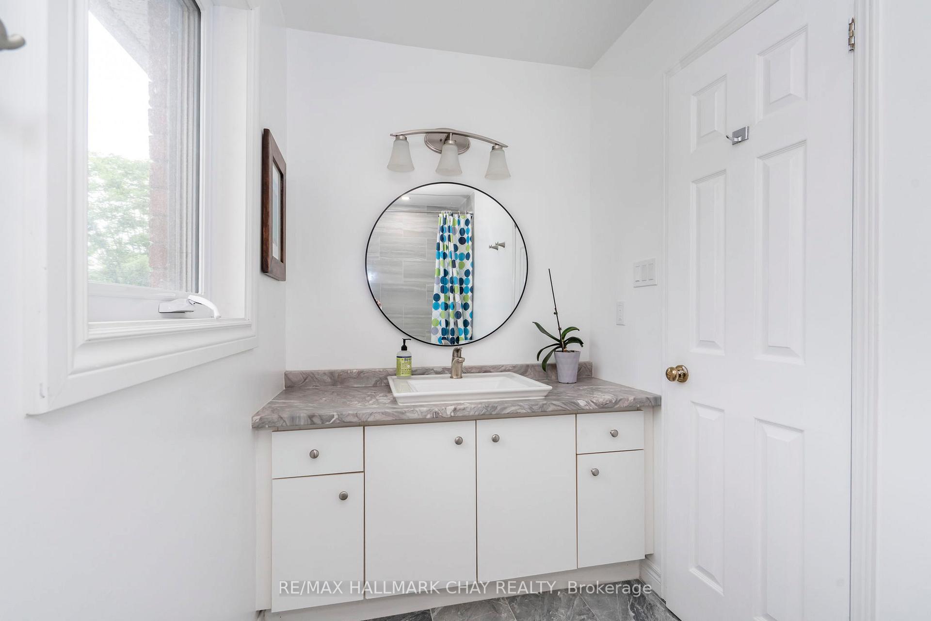 Photo 32 of 26 Kenny Crescent, Barrie, Letitia Heights — HOMEH