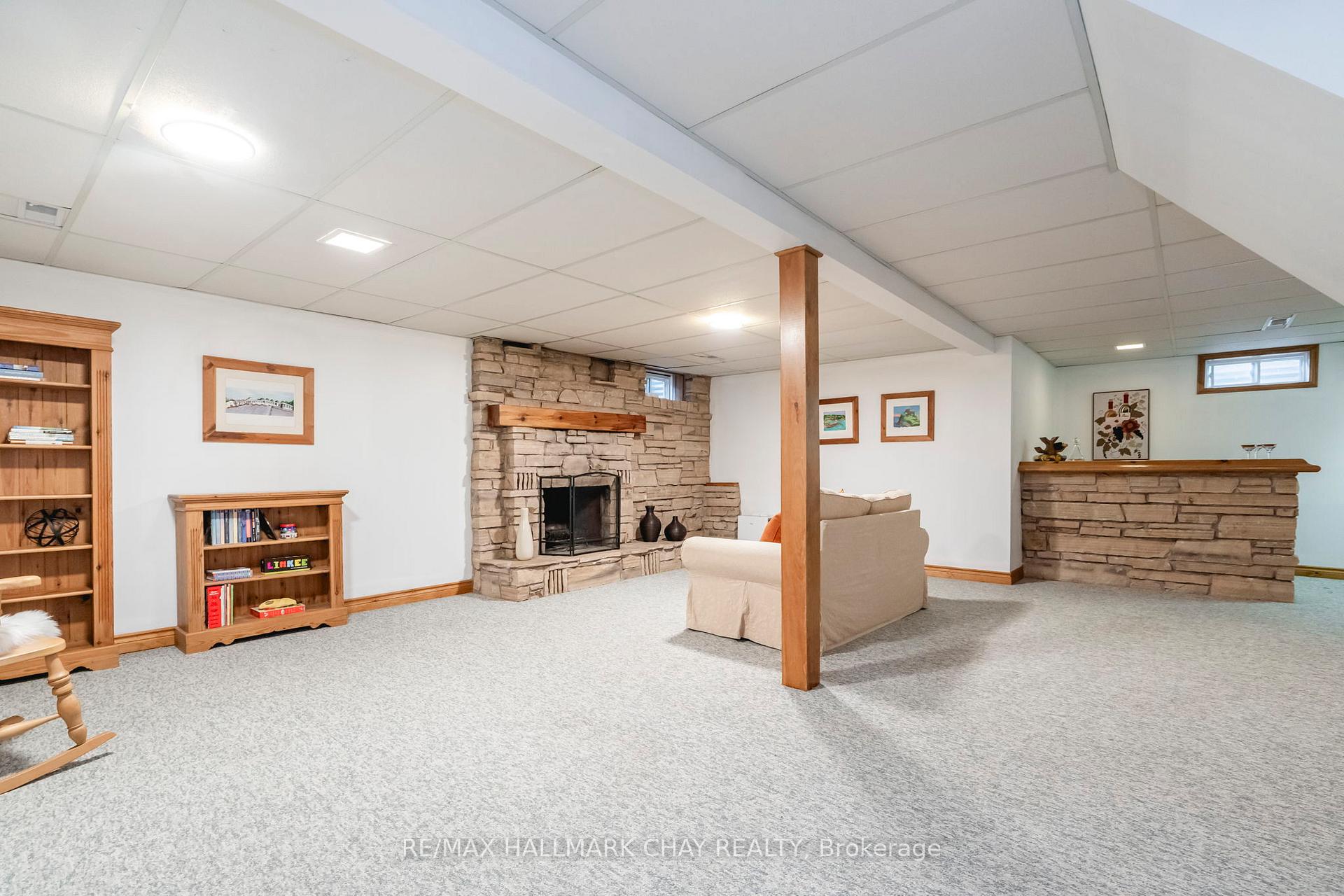 Photo 34 of 26 Kenny Crescent, Barrie, Letitia Heights — HOMEH