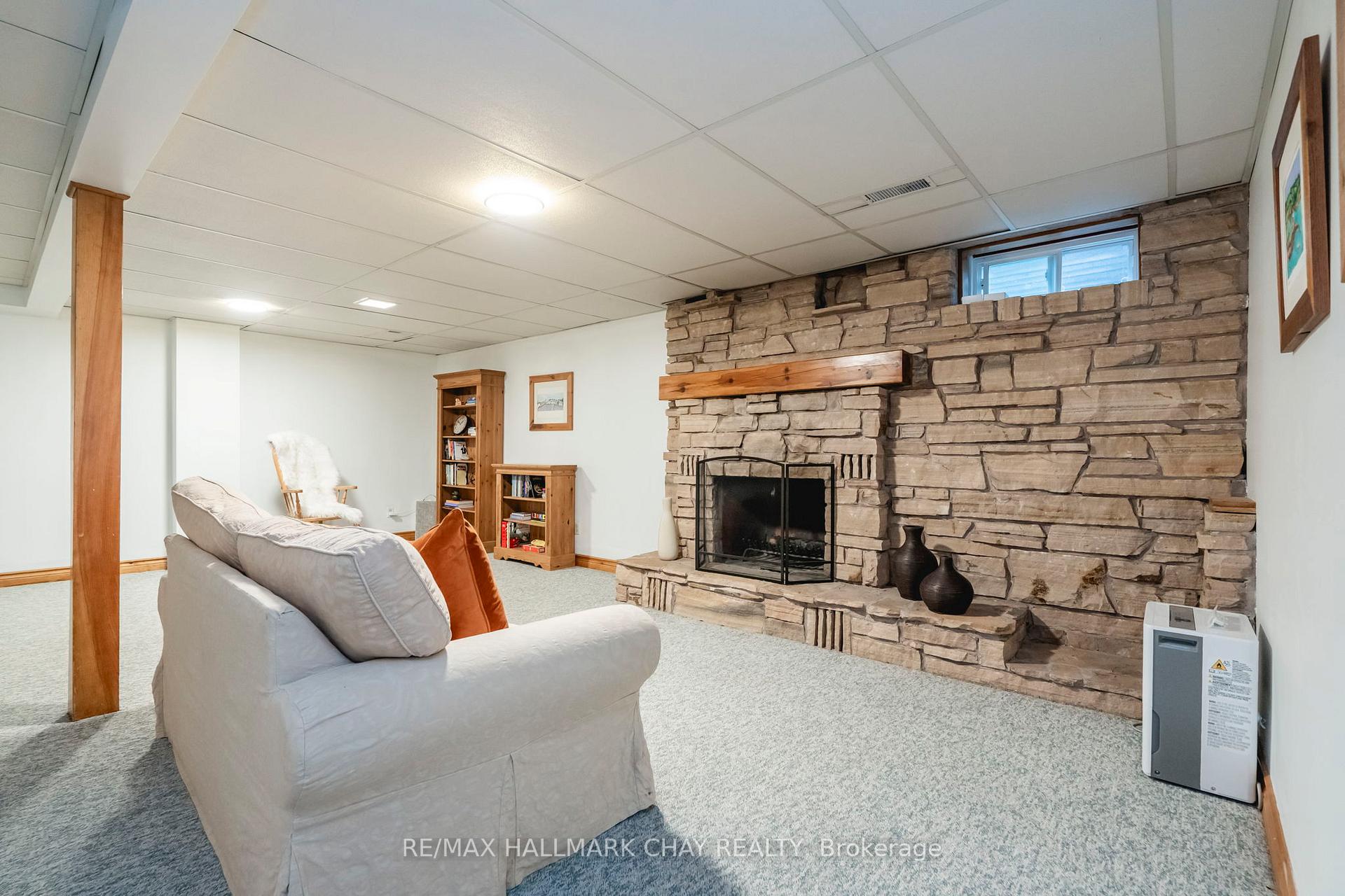 Photo 35 of 26 Kenny Crescent, Barrie, Letitia Heights — HOMEH
