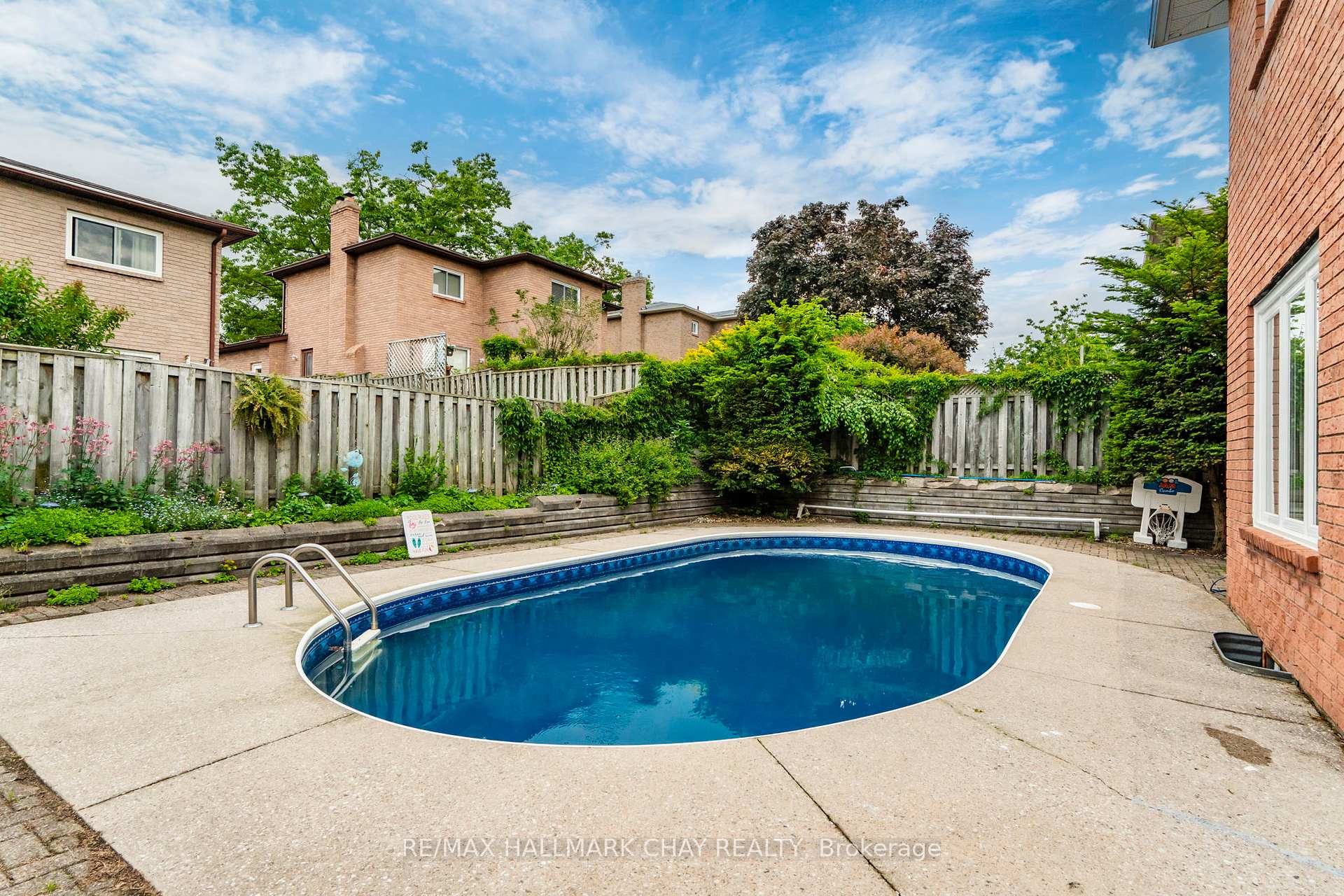 Photo 43 of 26 Kenny Crescent, Barrie, Letitia Heights — HOMEH
