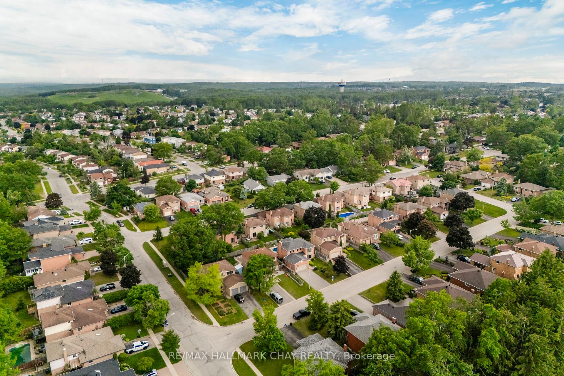 Photo 49 of 26 Kenny Crescent, Barrie, Letitia Heights — HOMEH