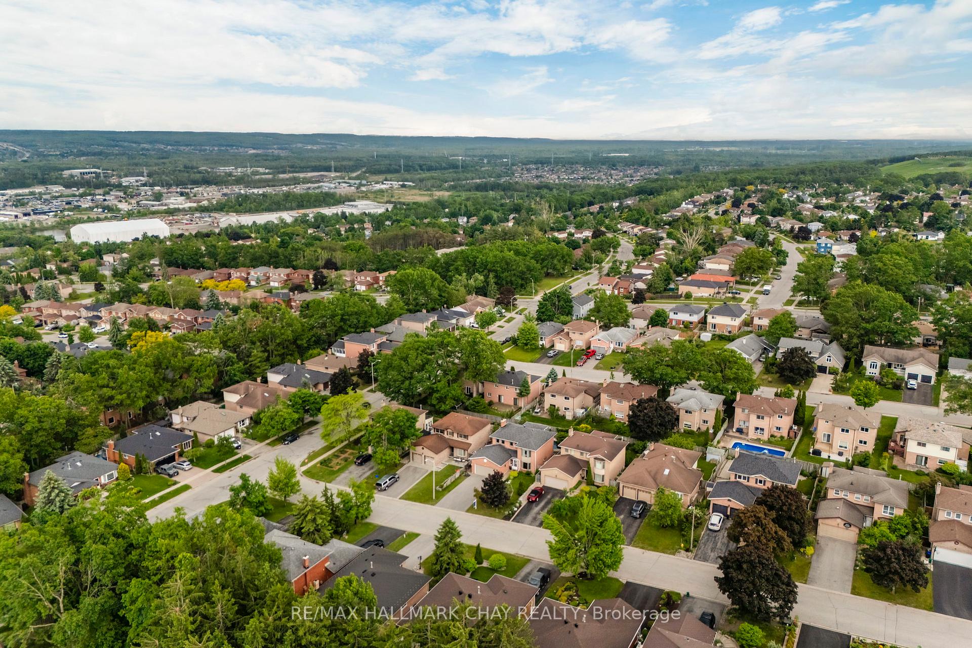 Photo 50 of 26 Kenny Crescent, Barrie, Letitia Heights — HOMEH