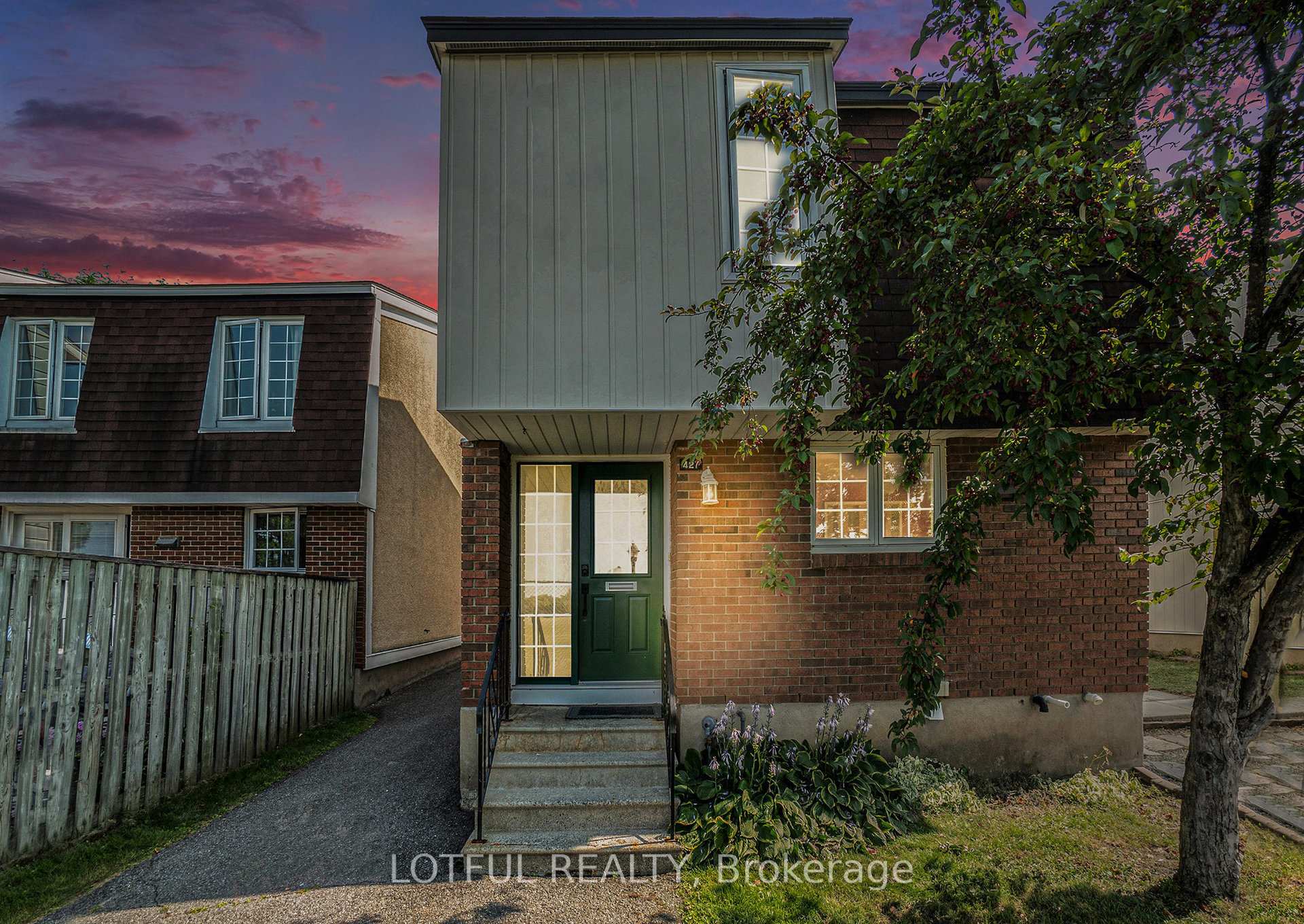 Front of 427 Kintyre Private