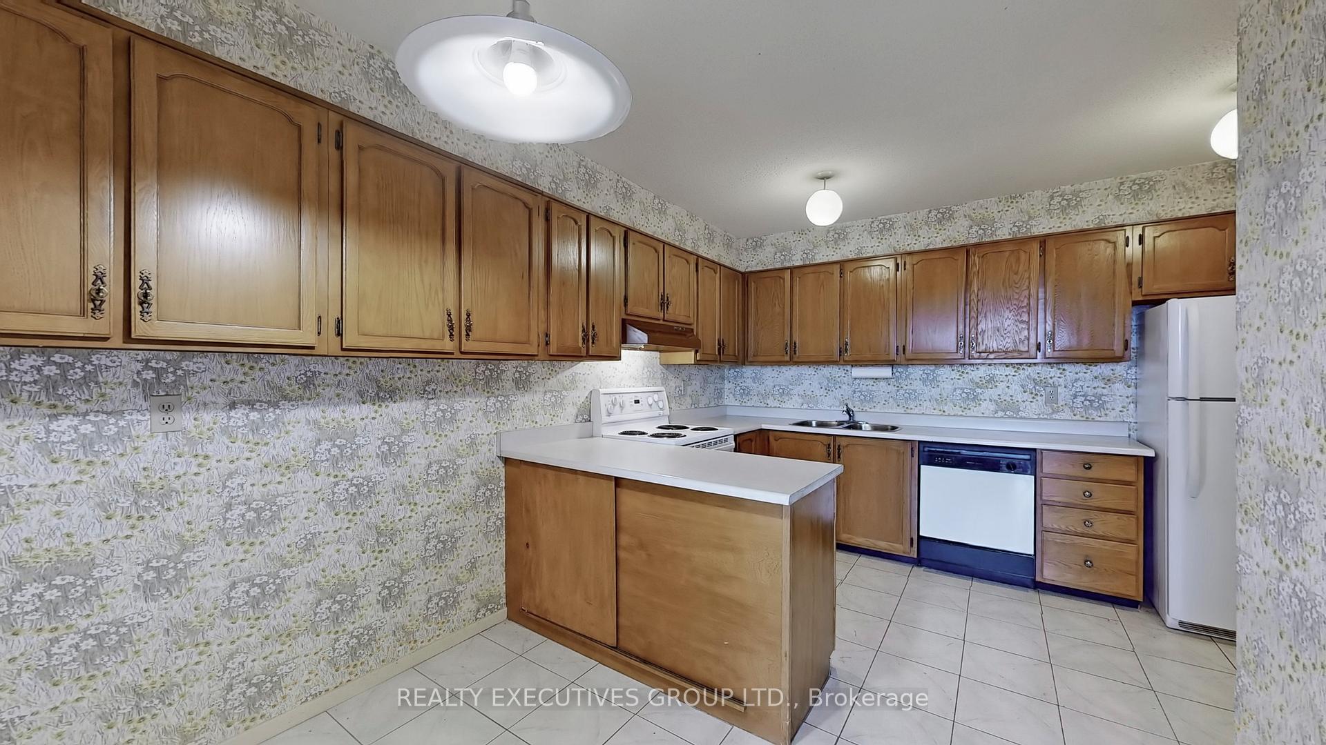 Photo 10 of Unit 1807, 8111 Yonge Street, Markham, Royal Orchard — HOMEH