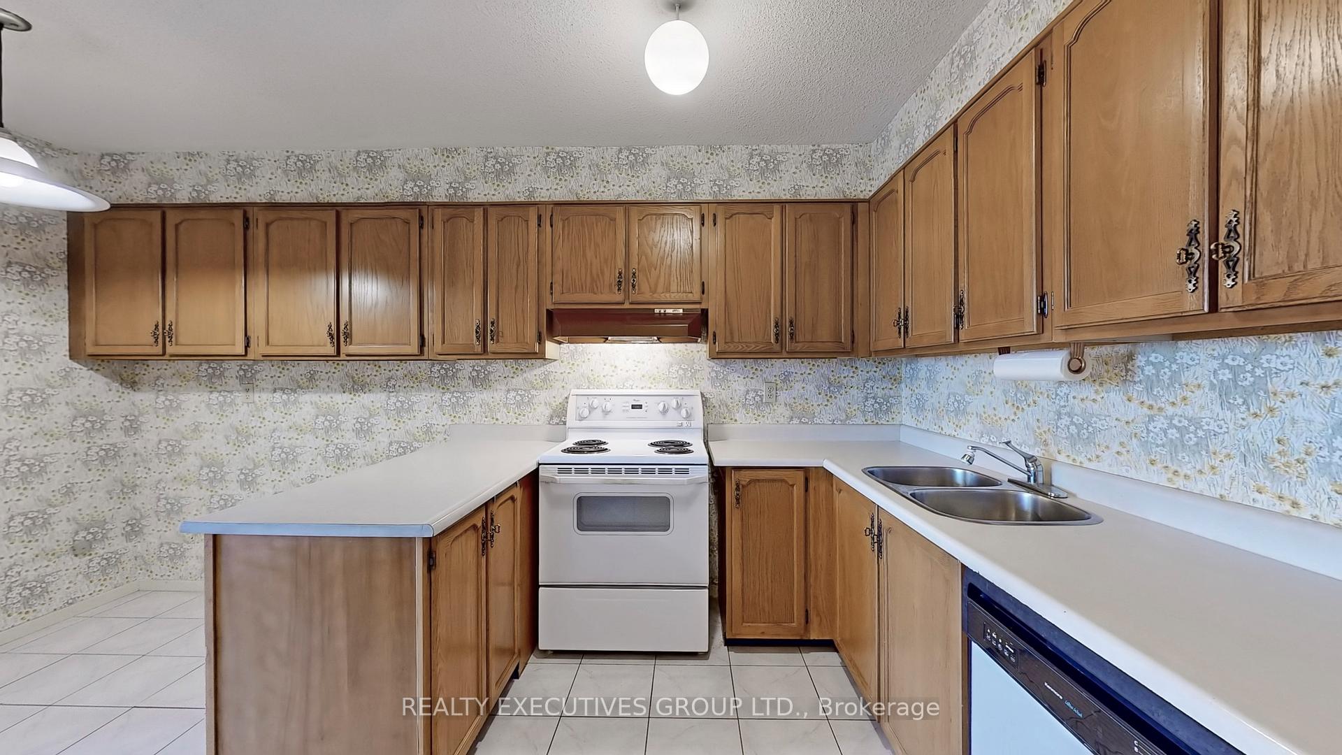Photo 13 of Unit 1807, 8111 Yonge Street, Markham, Royal Orchard — HOMEH