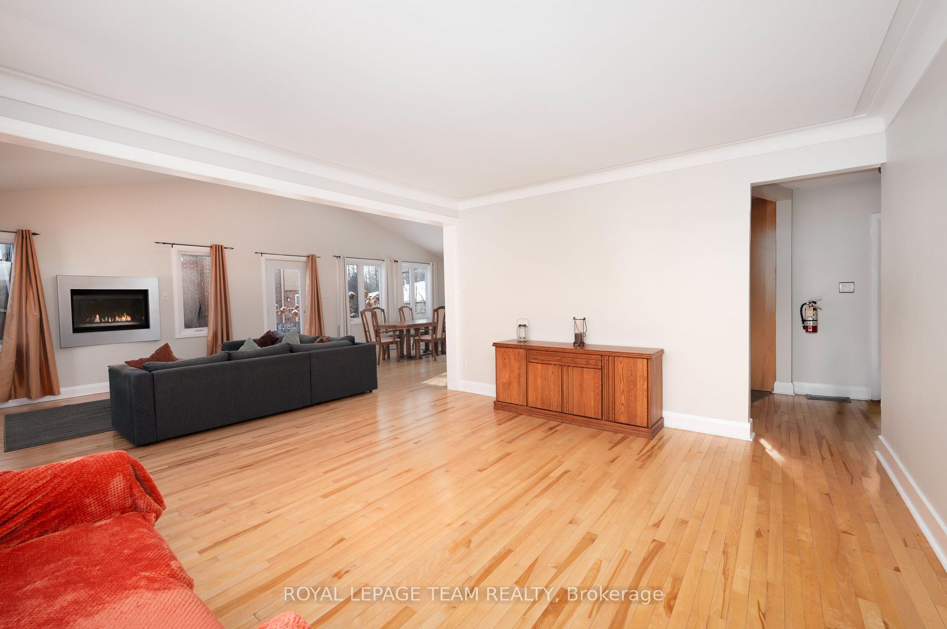 Photo 5 of 1142 Thibault Street, Ottawa, Cyrville — HOMEH