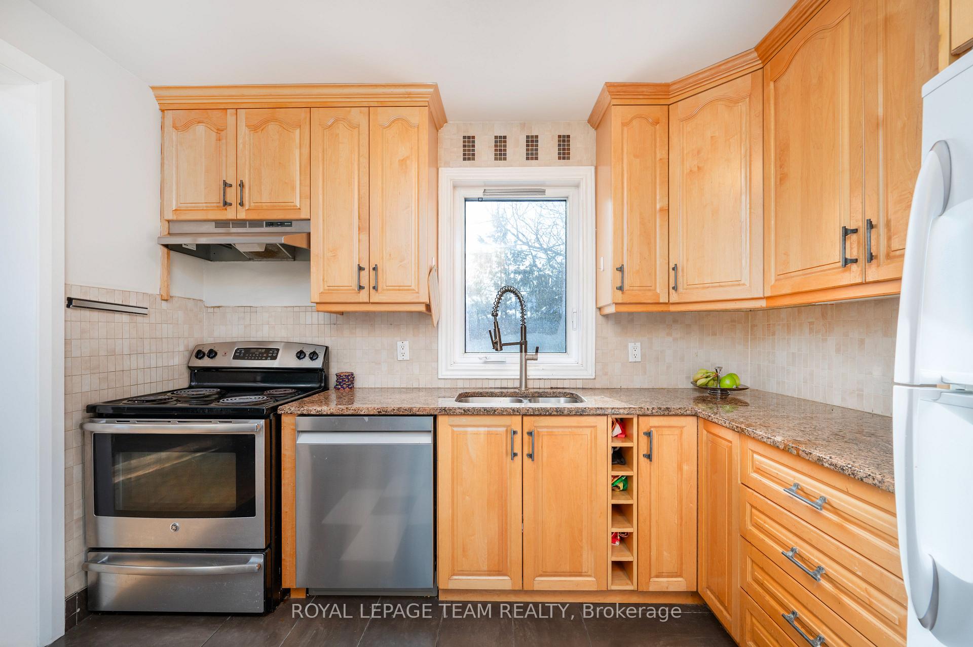 Photo 13 of 1142 Thibault Street, Ottawa, Cyrville — HOMEH
