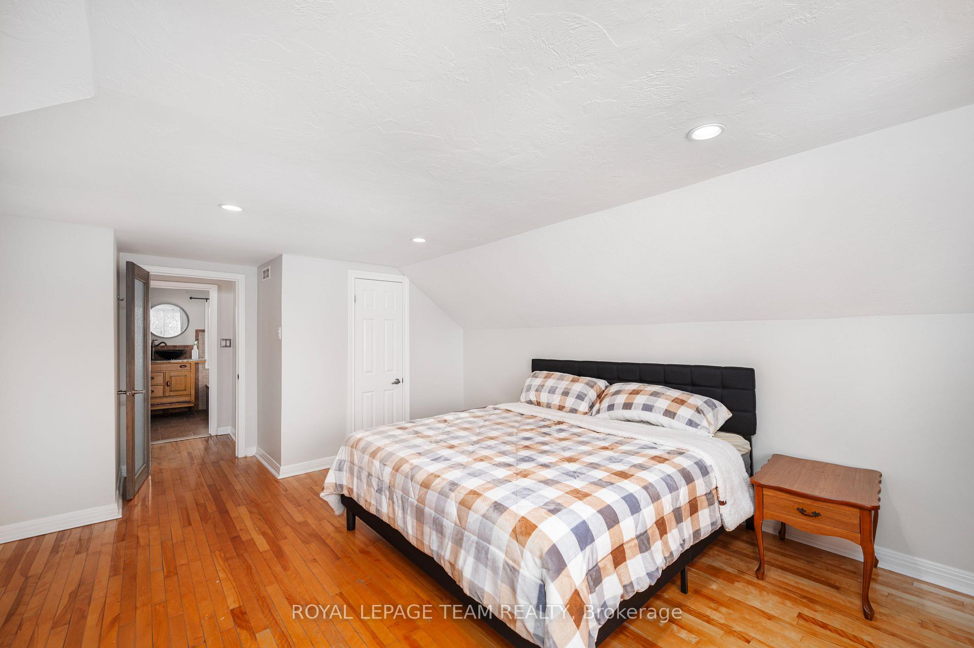 Photo 21 of 1142 Thibault Street, Ottawa, Cyrville — HOMEH
