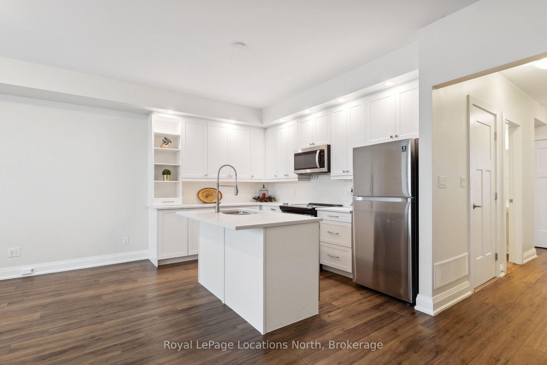 Photo 3 of 39 Julia Crescent, Midland — HOMEH