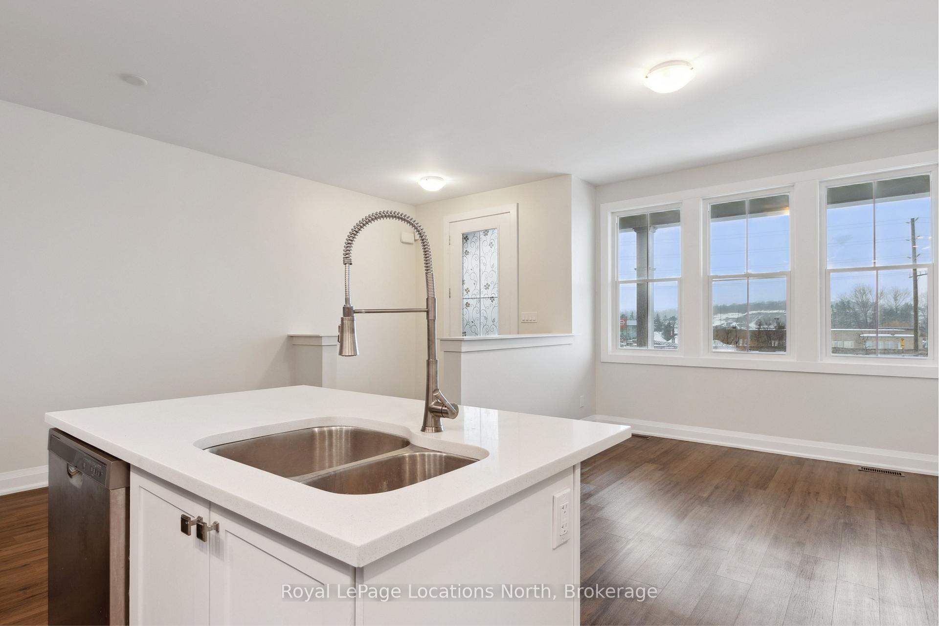 Photo 4 of 39 Julia Crescent, Midland — HOMEH