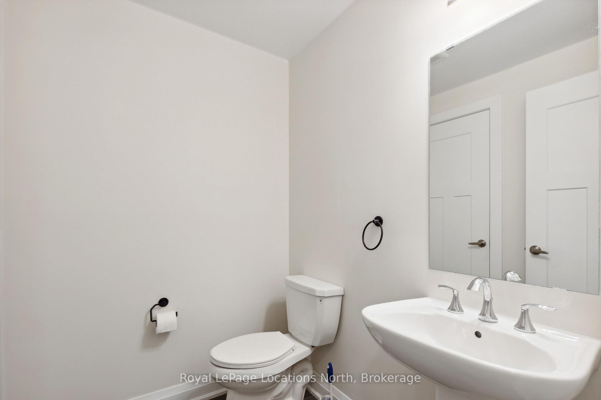 Photo 10 of 39 Julia Crescent, Midland — HOMEH