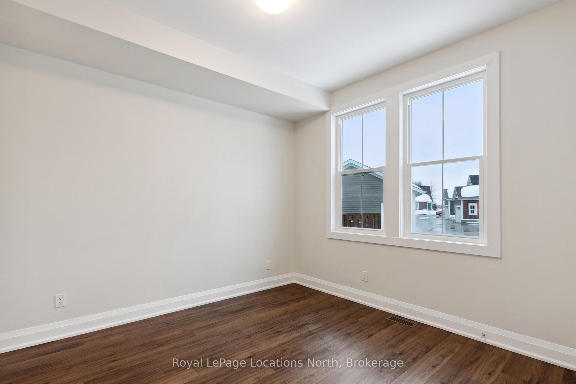 Photo 12 of 39 Julia Crescent, Midland — HOMEH