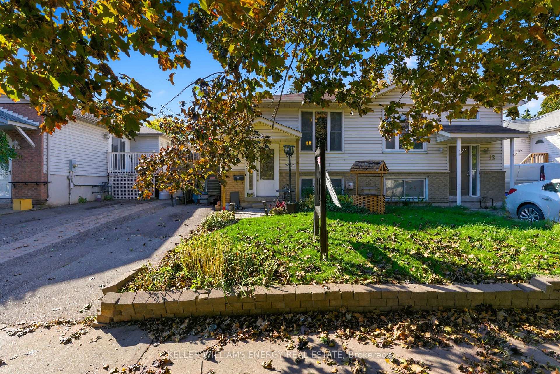 Photo 1 of 10 Lockhart Gate, Clarington, Bowmanville — HOMEH