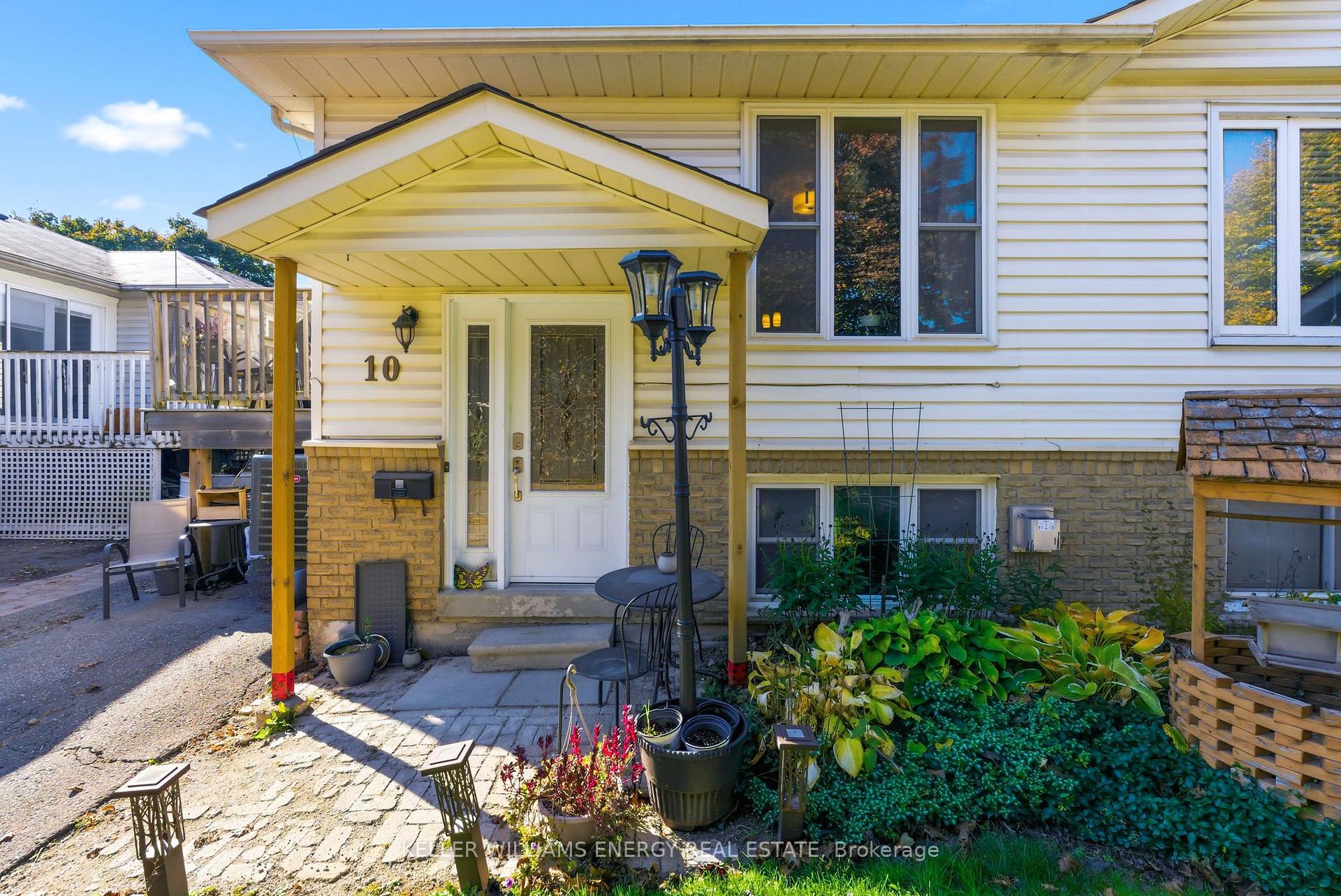 Photo 4 of 10 Lockhart Gate, Clarington, Bowmanville — HOMEH