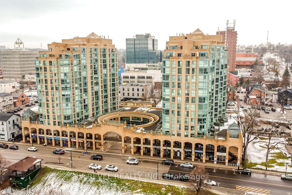 Front of Unit 908, 140 Dunlop Street E