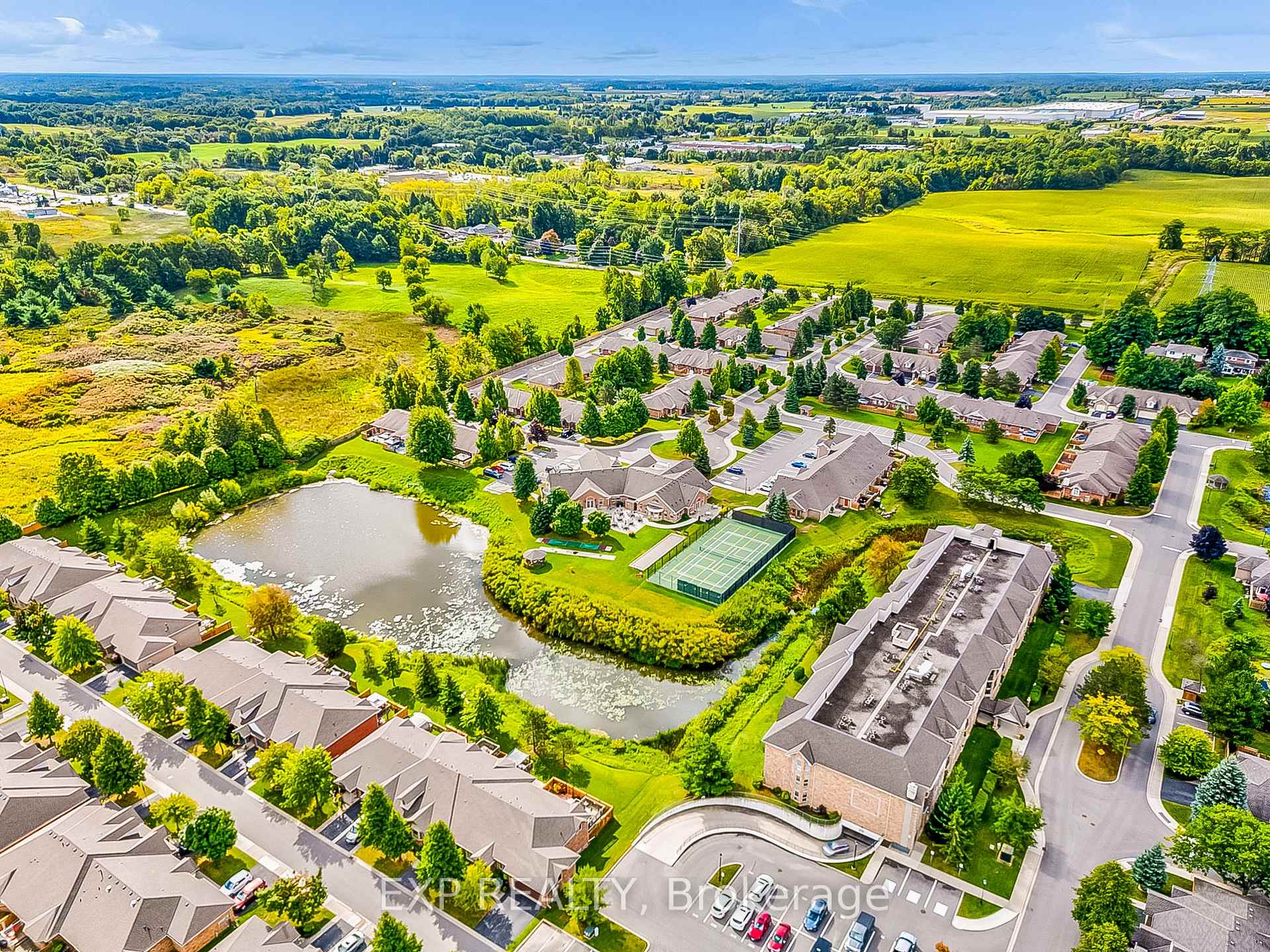 Photo 2 of Unit 17, 52 Postoaks Drive, Hamilton, Twenty Place — HOMEH