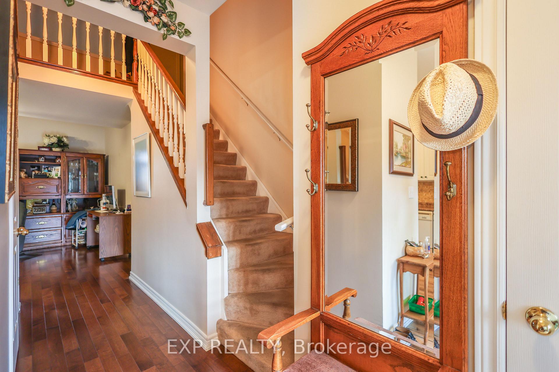 Photo 3 of Unit 17, 52 Postoaks Drive, Hamilton, Twenty Place — HOMEH
