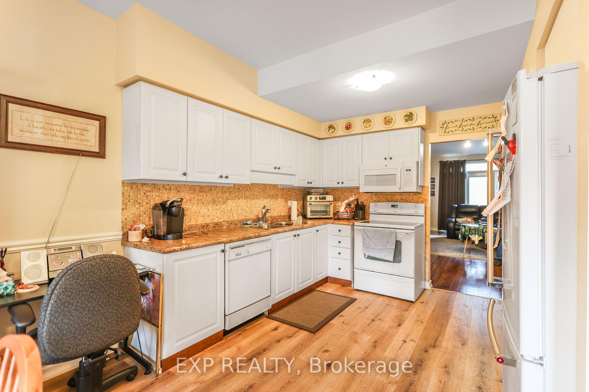 Photo 5 of Unit 17, 52 Postoaks Drive, Hamilton, Twenty Place — HOMEH