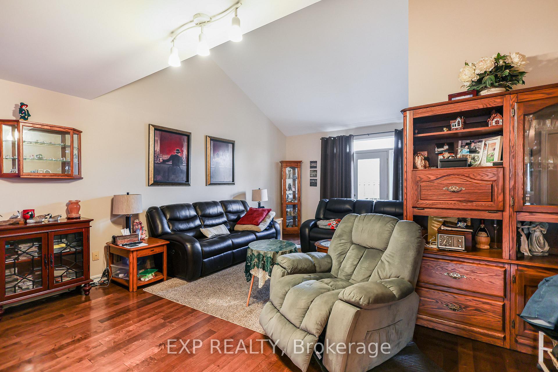 Photo 7 of Unit 17, 52 Postoaks Drive, Hamilton, Twenty Place — HOMEH