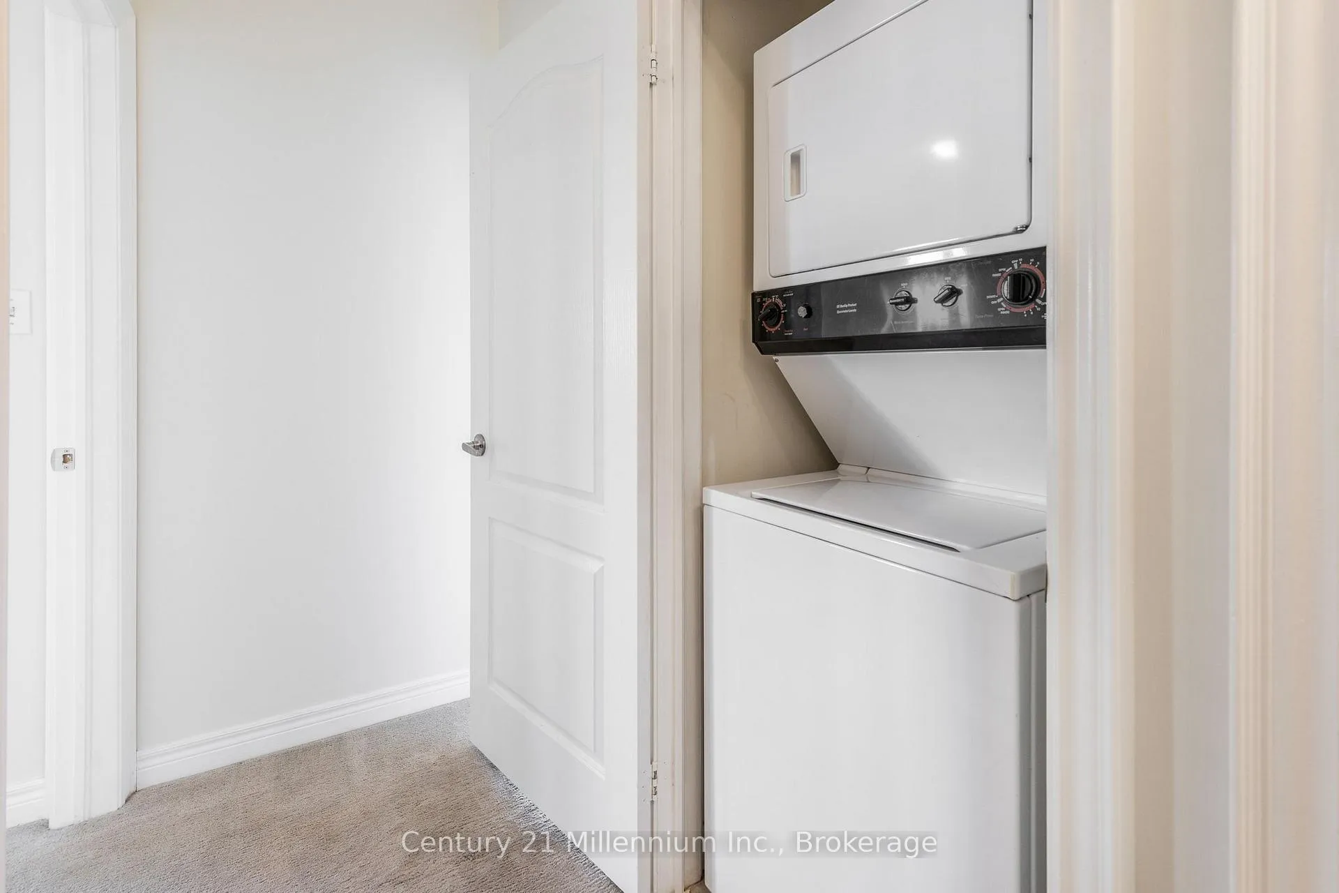 Photo 17 of 15 Cranberry Quay, Collingwood — HOMEH