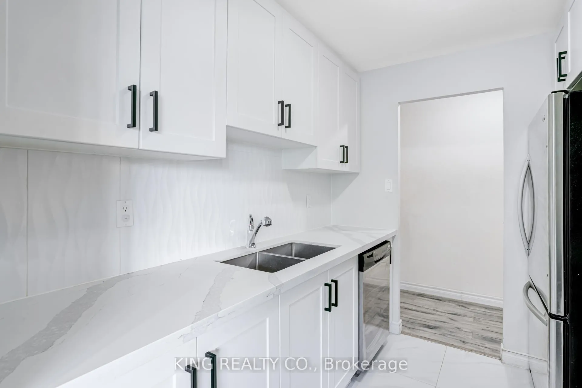 Front of Unit 512, 936 Glen Street