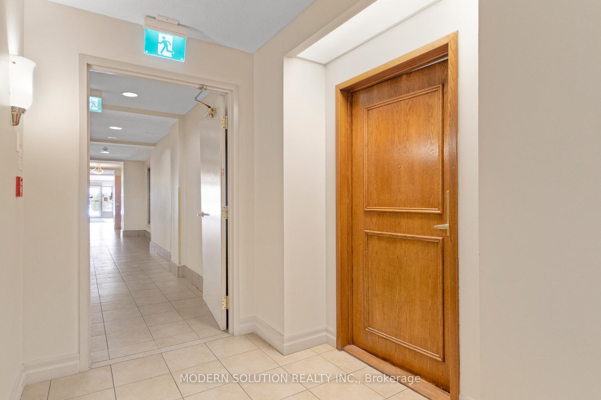 Photo 3 of Unit 111, 2506 Rutherford Road, Vaughan, Maple — HOMEH