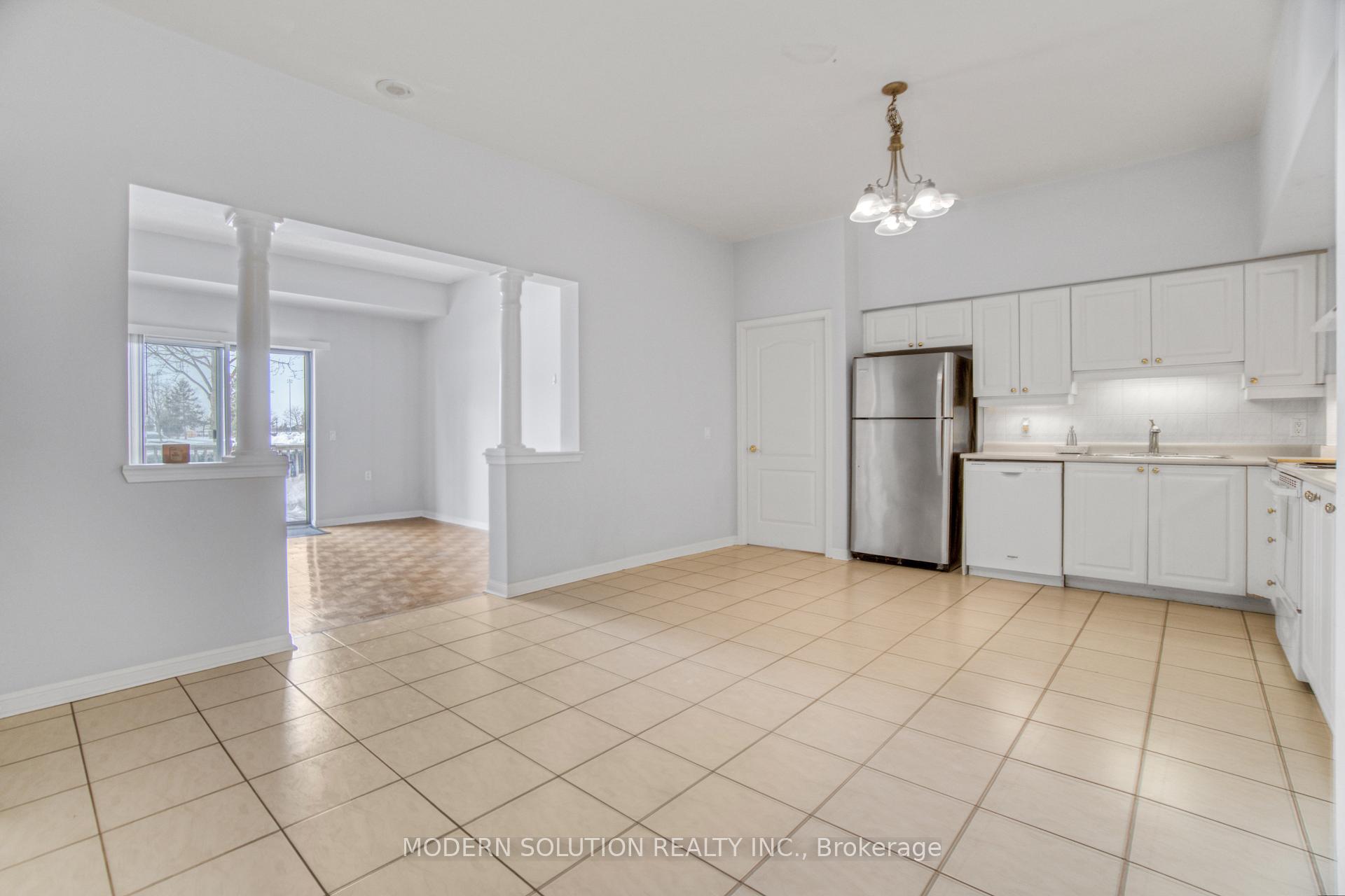 Photo 5 of Unit 111, 2506 Rutherford Road, Vaughan, Maple — HOMEH