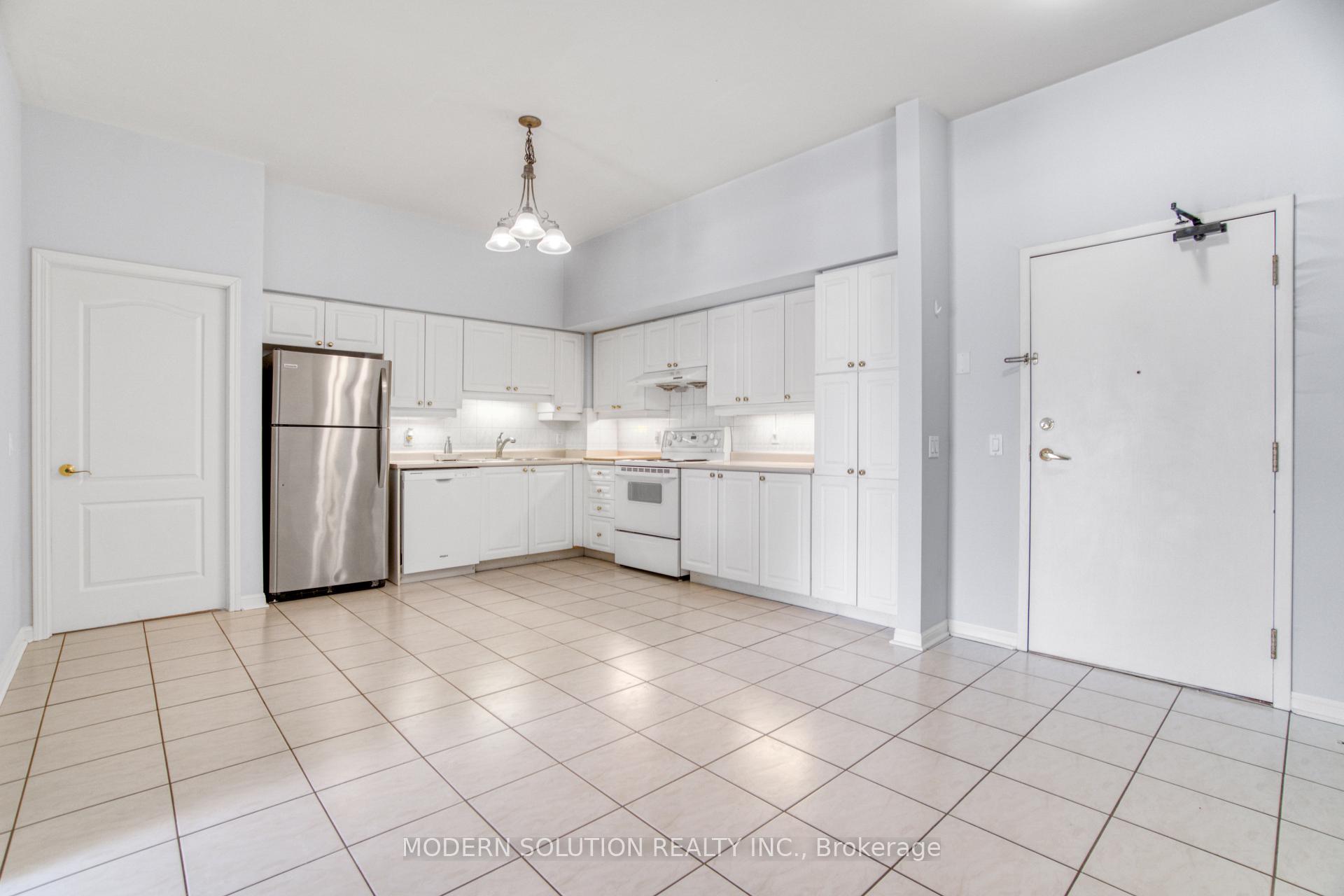 Photo 7 of Unit 111, 2506 Rutherford Road, Vaughan, Maple — HOMEH