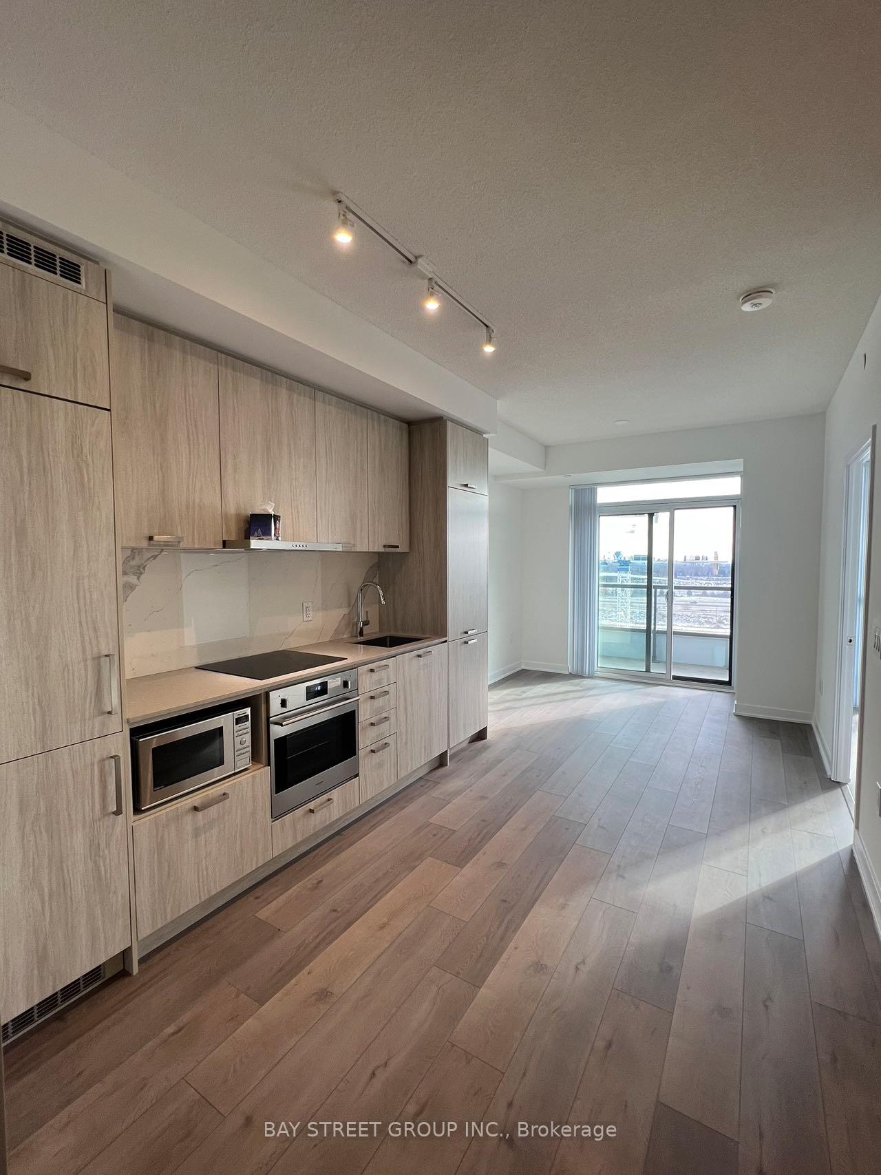 Photo 2 of Unit 910, 10 Honeycrisp Crescent, Vaughan, Vaughan Corporate Centre — HOMEH