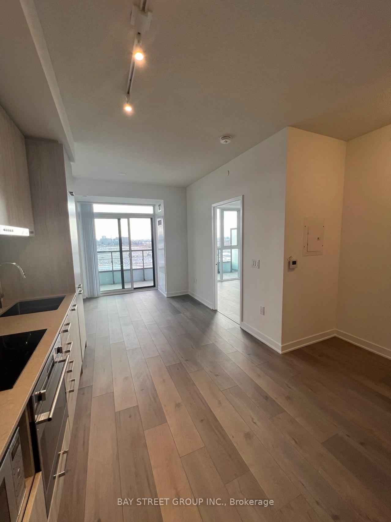 Photo 3 of Unit 910, 10 Honeycrisp Crescent, Vaughan, Vaughan Corporate Centre — HOMEH
