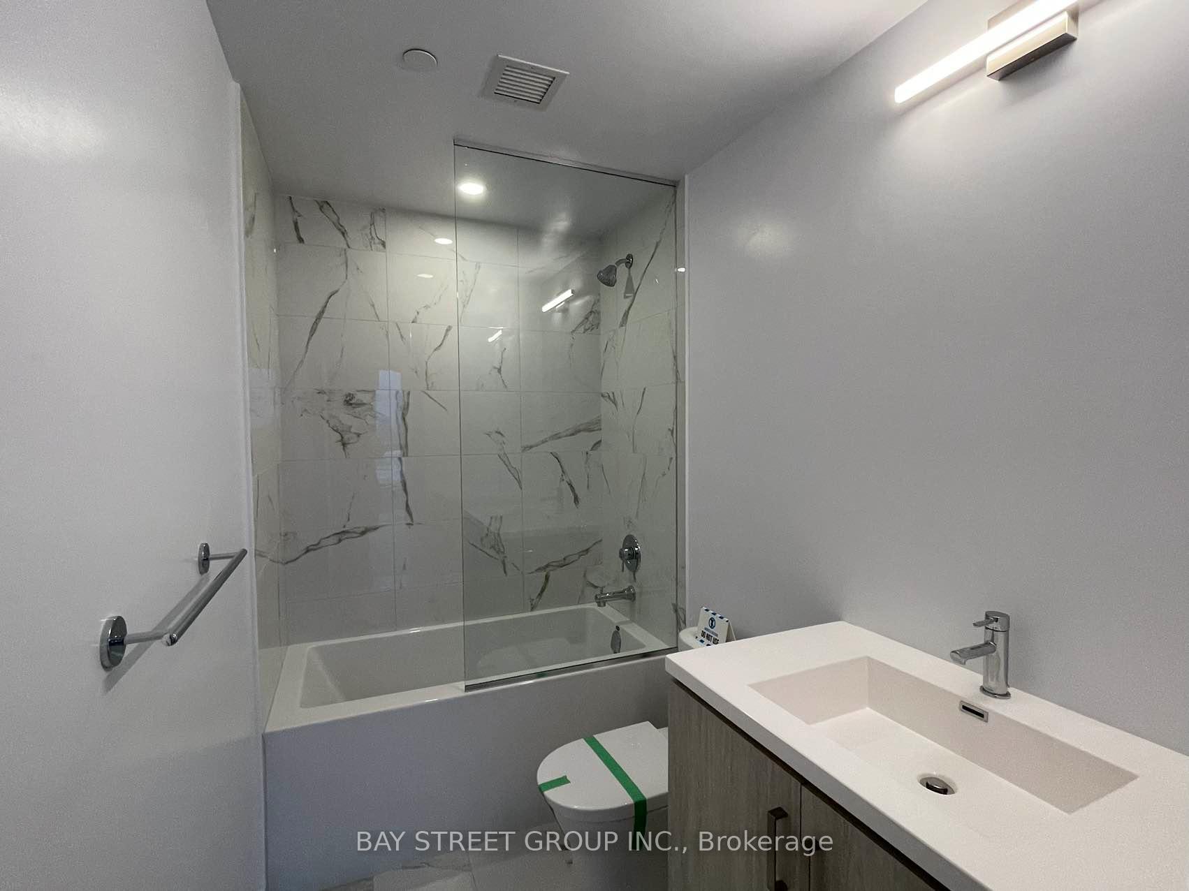 Photo 4 of Unit 910, 10 Honeycrisp Crescent, Vaughan, Vaughan Corporate Centre — HOMEH