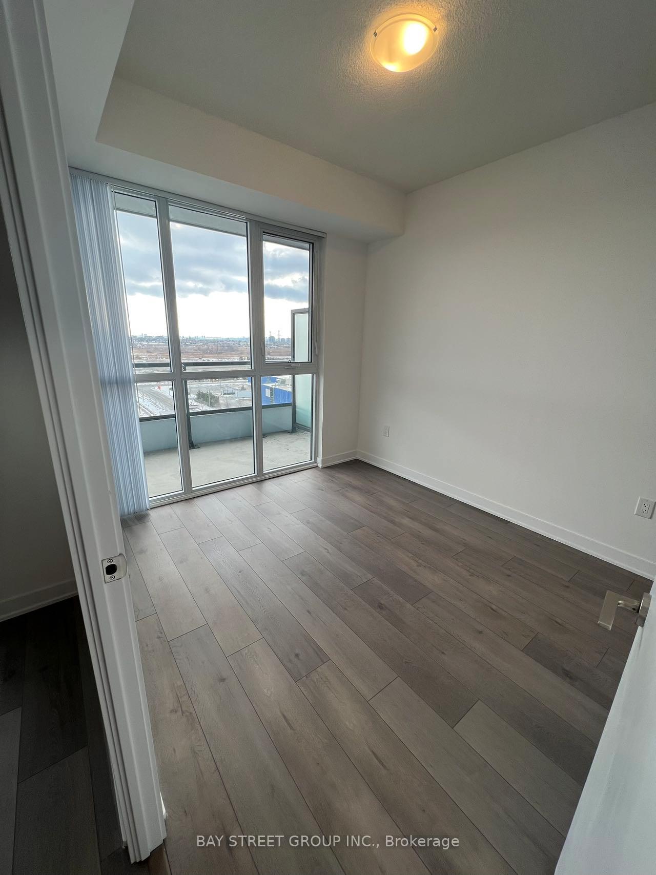 Photo 10 of Unit 910, 10 Honeycrisp Crescent, Vaughan, Vaughan Corporate Centre — HOMEH