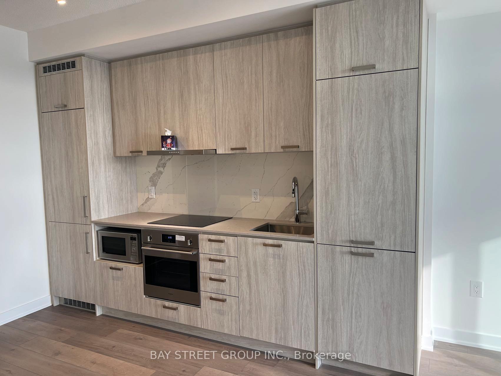 Photo 11 of Unit 910, 10 Honeycrisp Crescent, Vaughan, Vaughan Corporate Centre — HOMEH