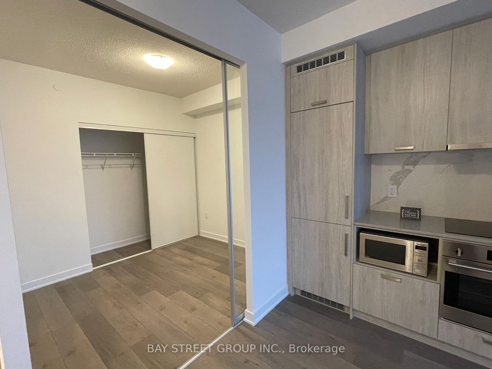 Photo 12 of Unit 910, 10 Honeycrisp Crescent, Vaughan, Vaughan Corporate Centre — HOMEH