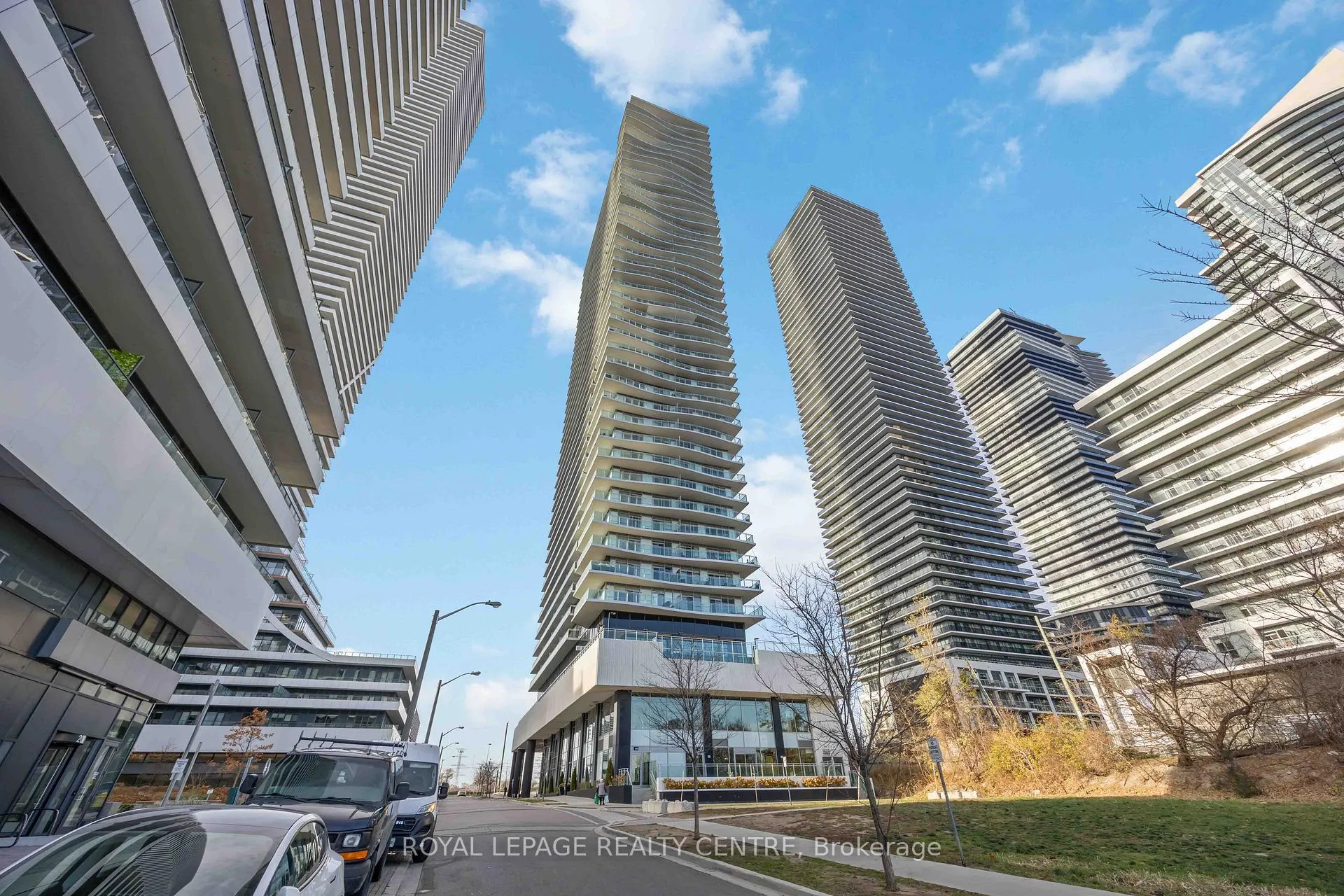 Front of Unit 2109, 33 Shore Breeze Drive W