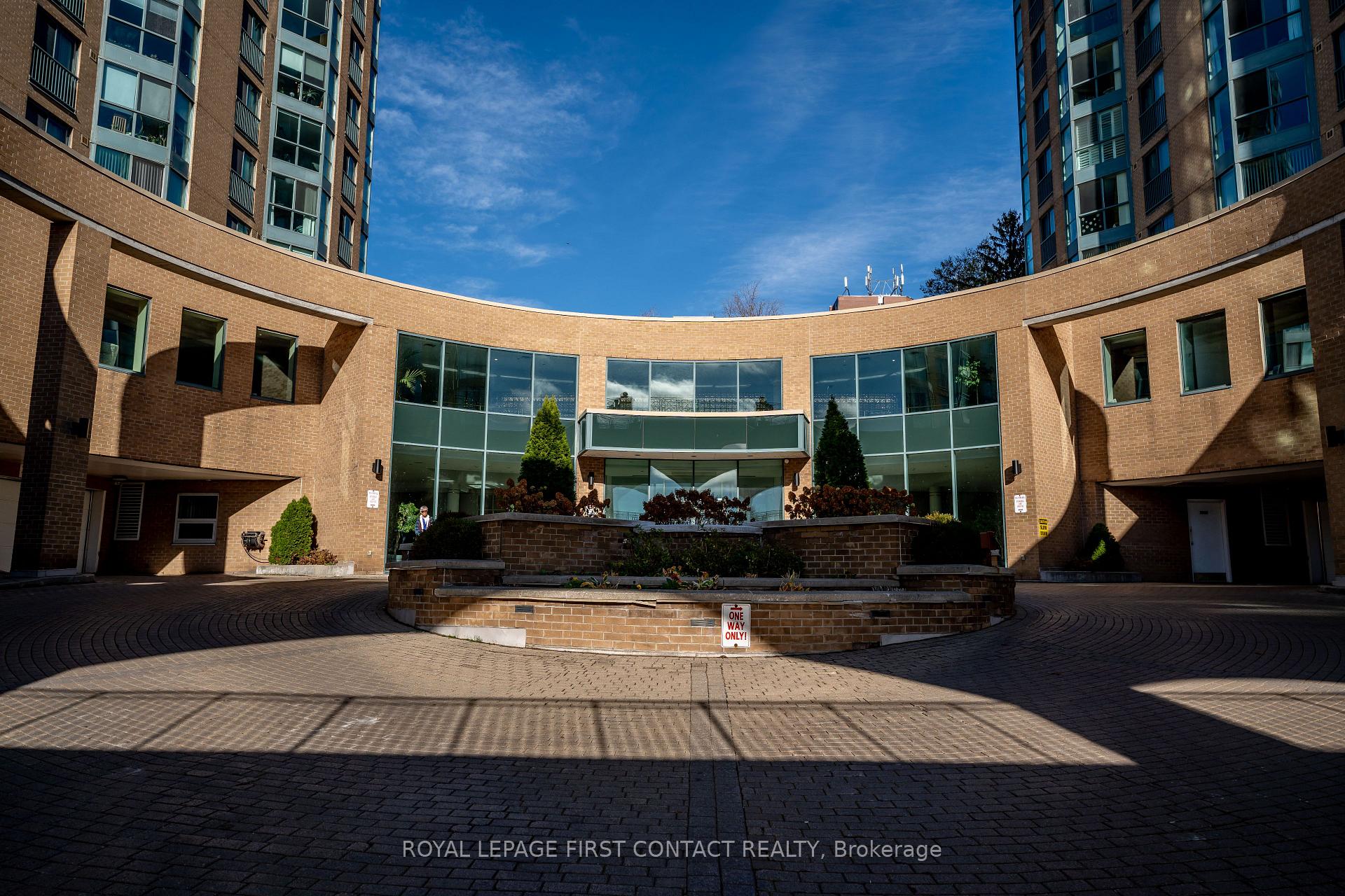 Photo 5 of Unit 711, 150 Dunlop Street E, Barrie, City Centre — HOMEH